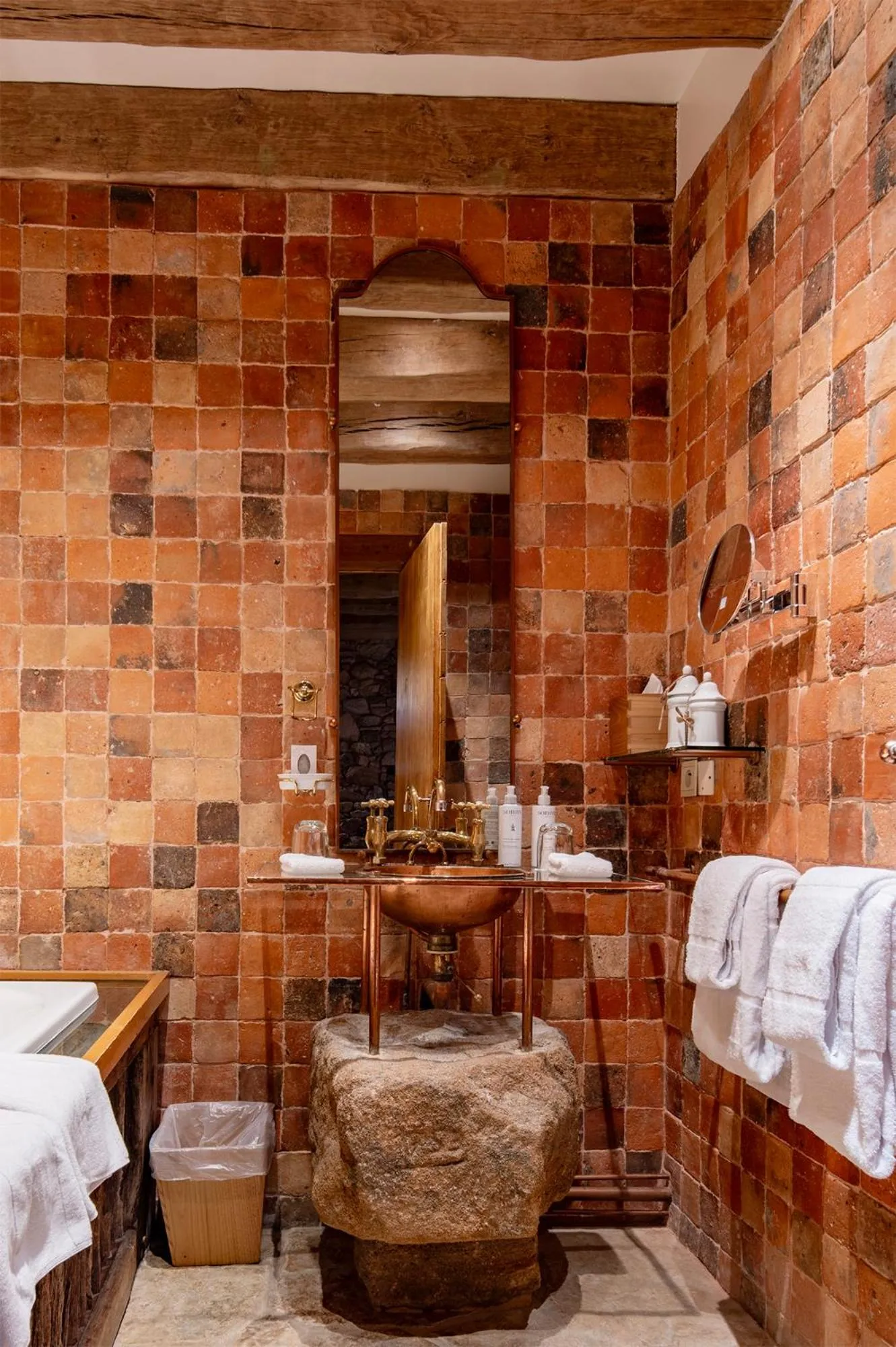 Bathroom, Bed in Domaine des Etangs, Auberge Collection
