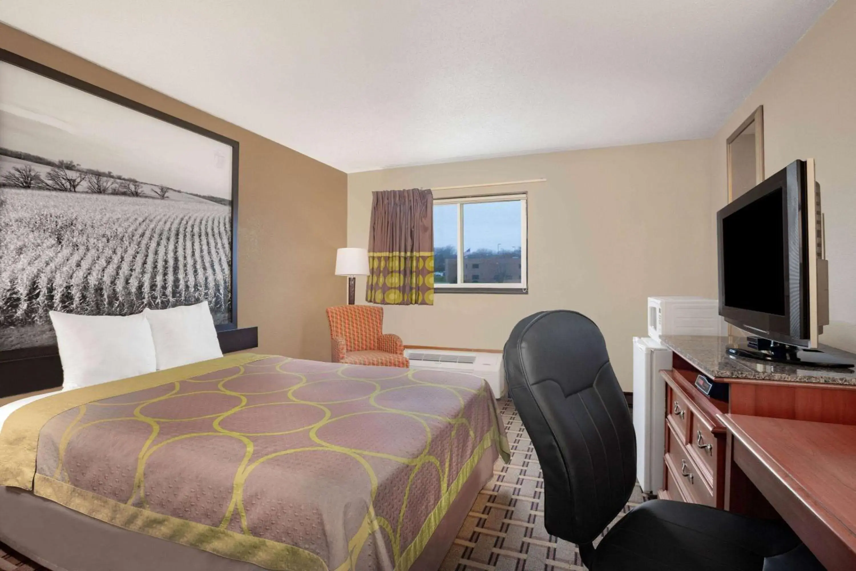 Photo of the whole room, Bed in Super 8 by Wyndham Fort Madison Photo of the whole room, Bed in Super 8 by Wyndham Fort Madison