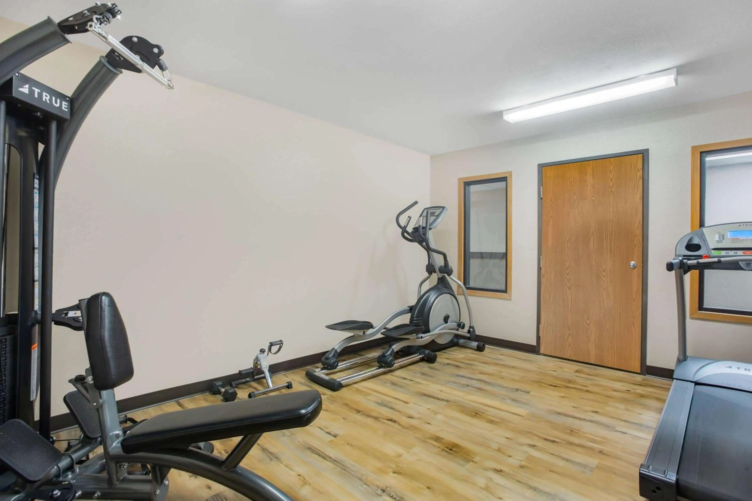 Fitness centre/facilities in Super 8 by Wyndham Fort Madison