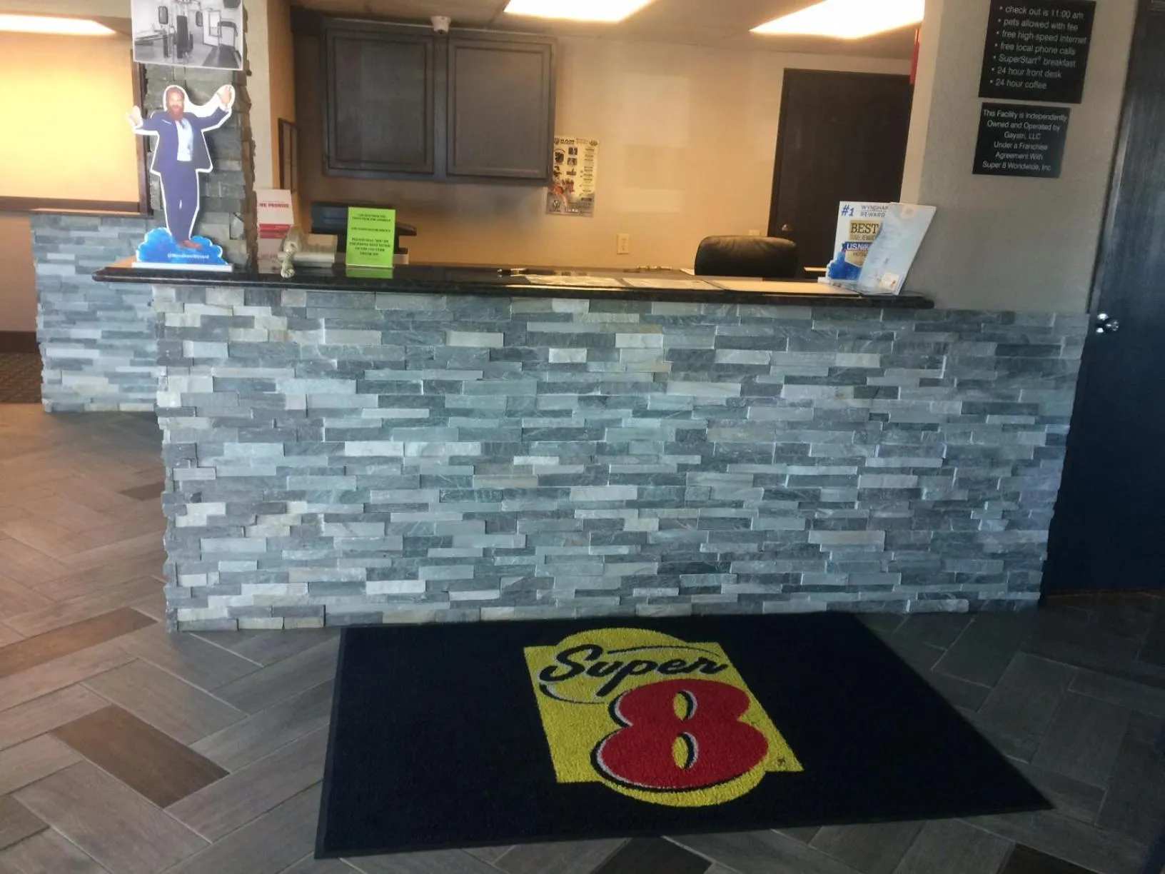 Lobby or reception in Super 8 by Wyndham Fort Madison