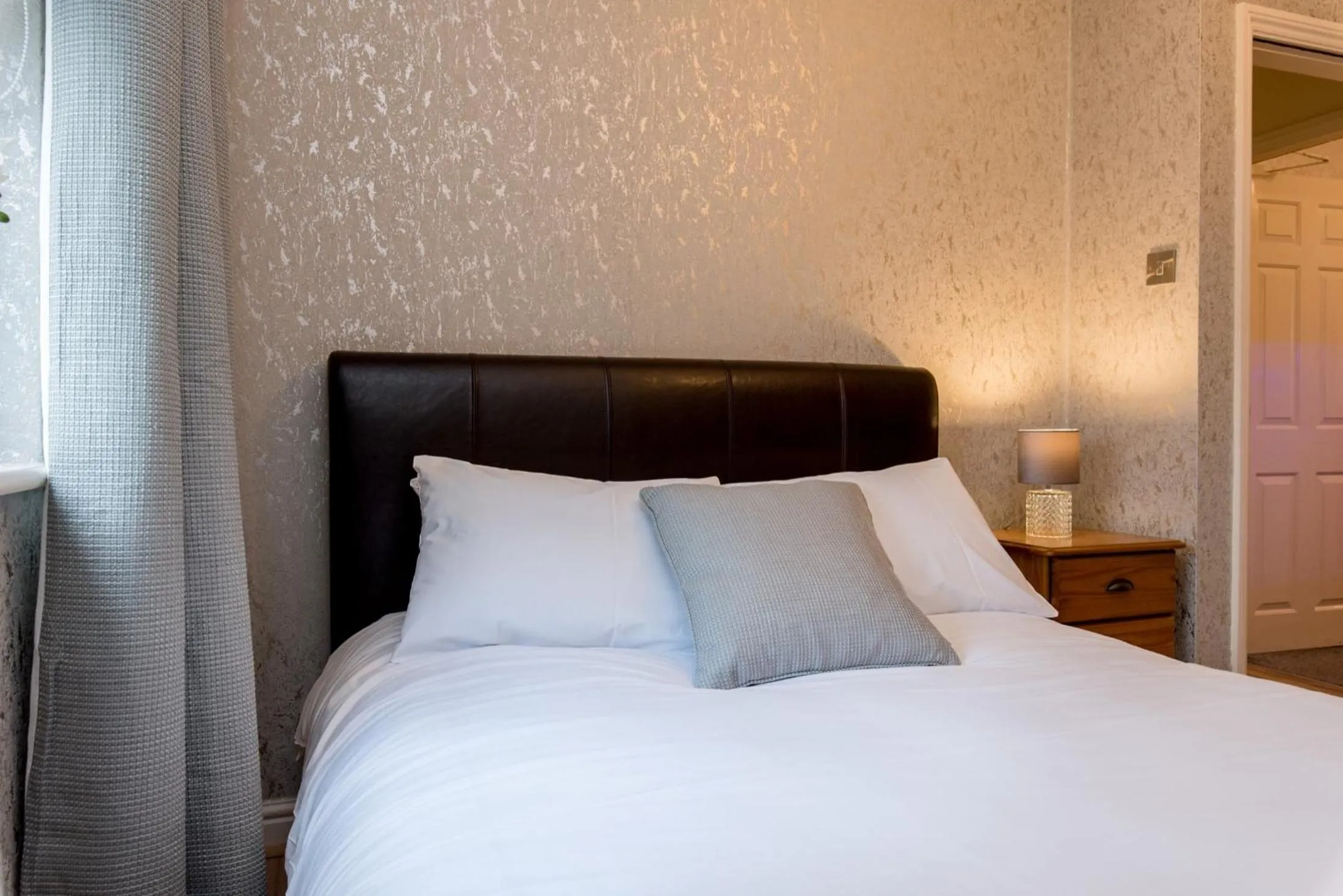 Bedroom, Bed in Cattle Market View Apartment