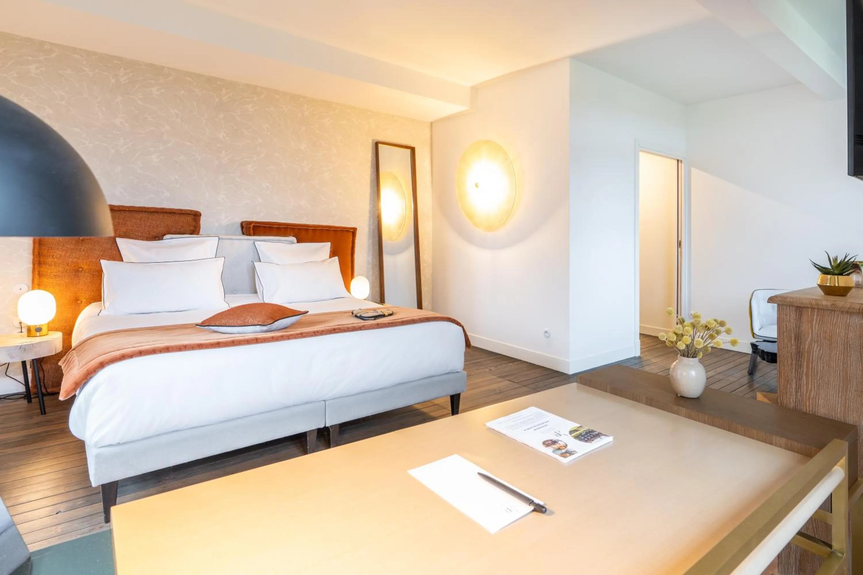 Bed in Les Jardins de Coppélia