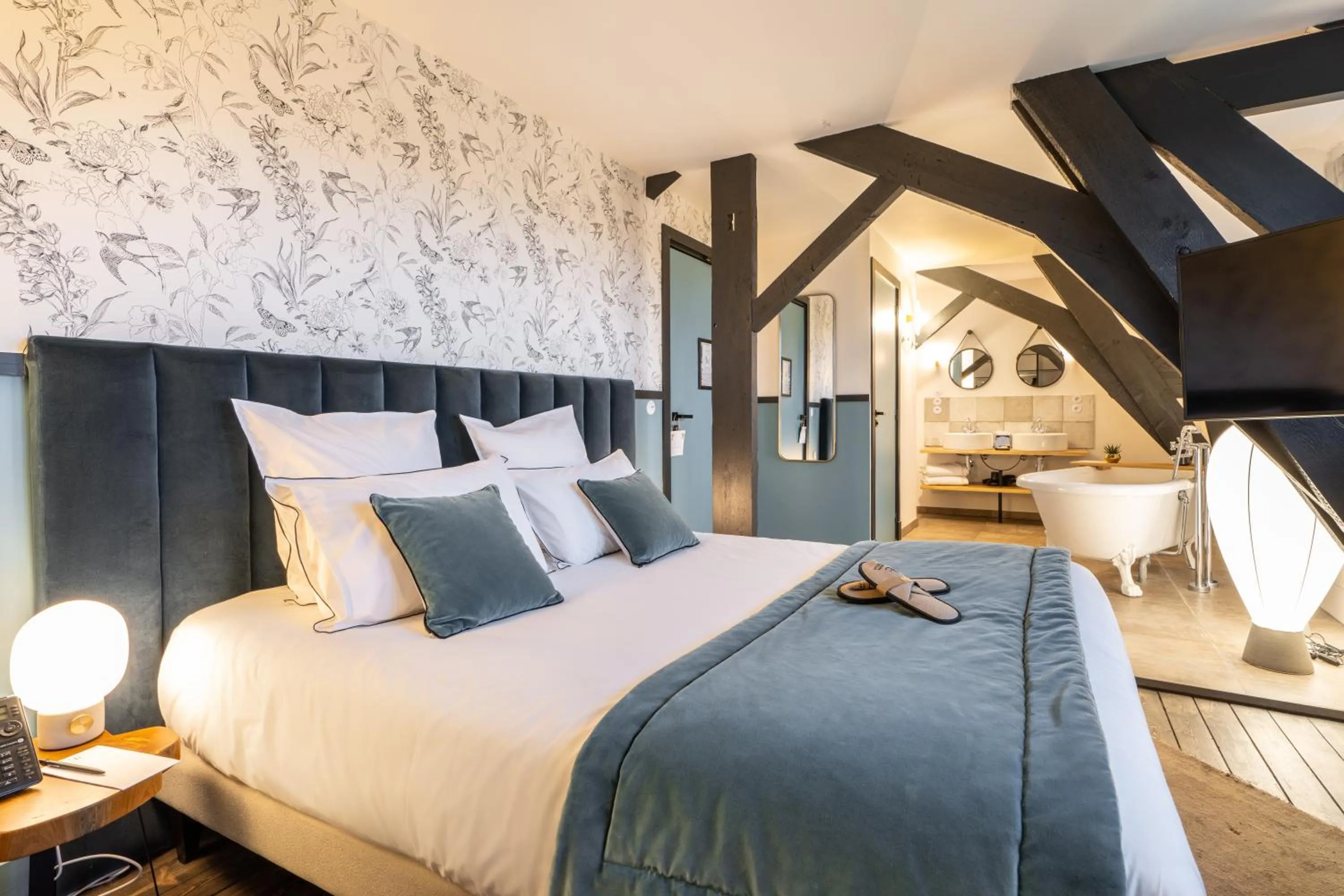 Bedroom, Bed in Les Jardins de Coppélia