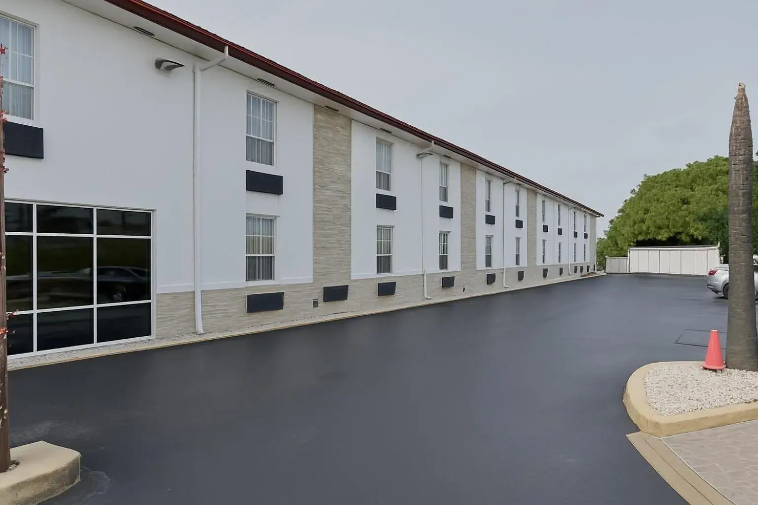 Property building in Belmont Inn & Suites Property building in Belmont Inn & Suites