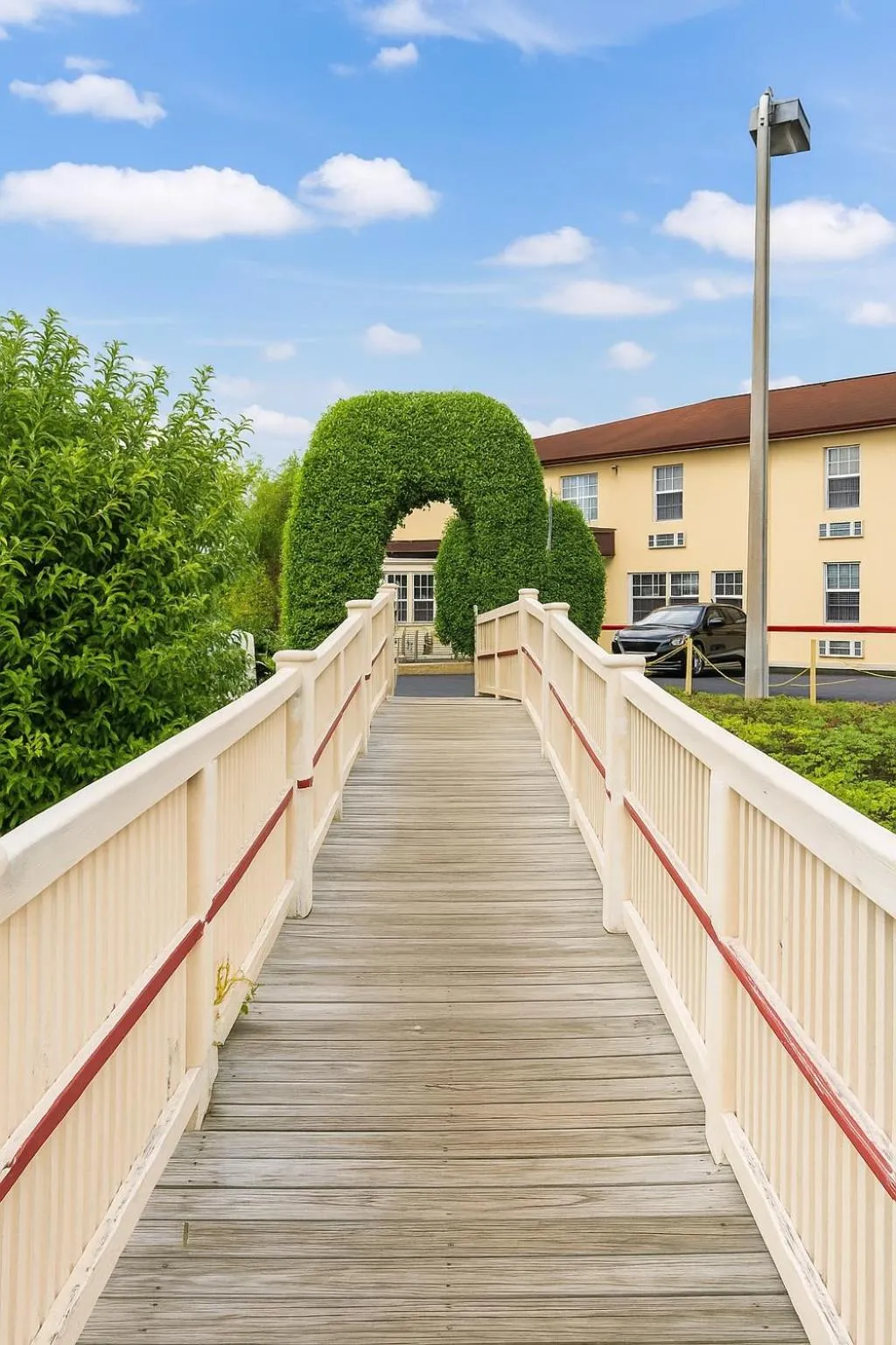 Property building in Belmont Inn & Suites