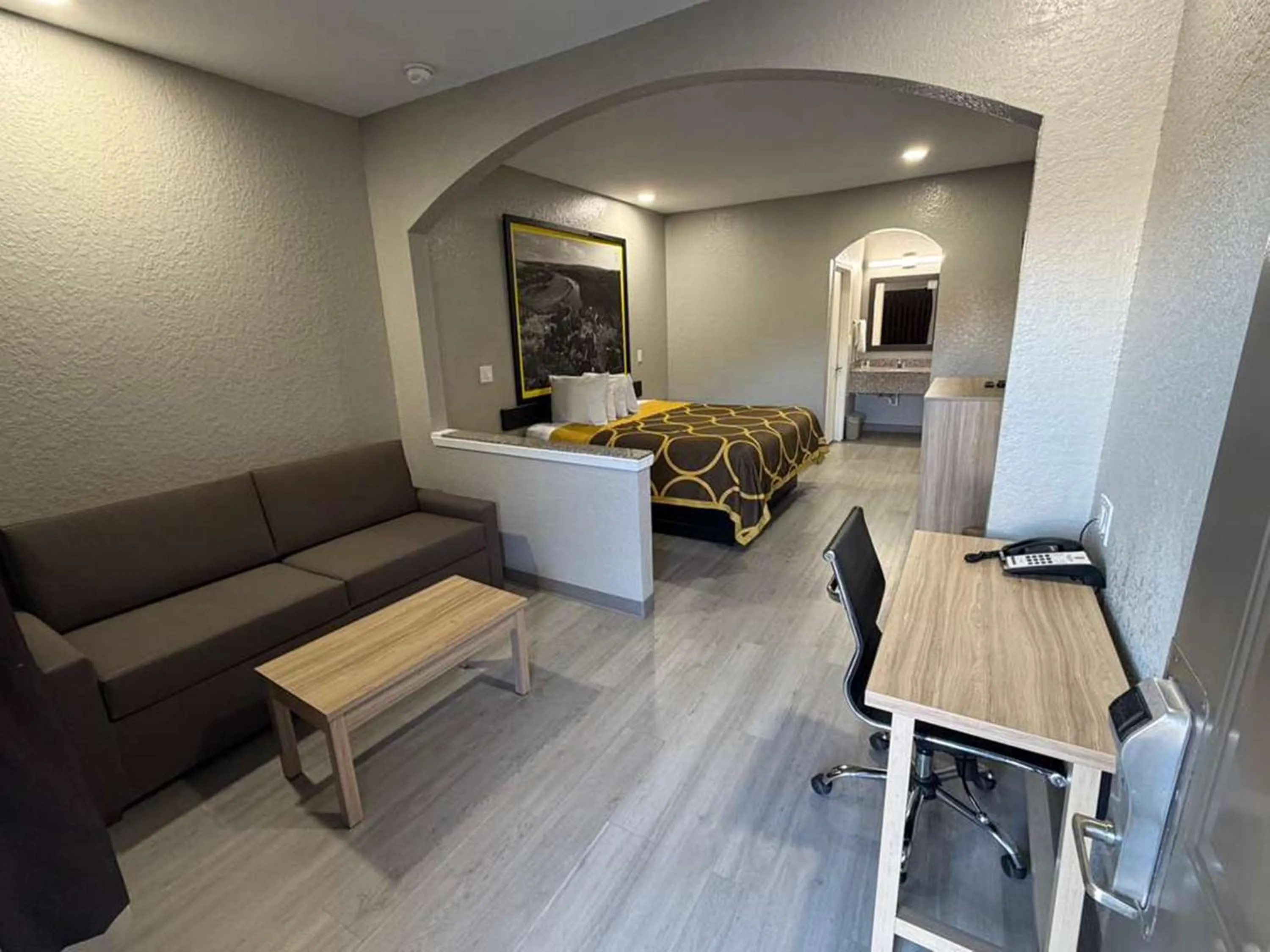 Bed in Super 8 by Wyndham Houston/Brookhollow NW