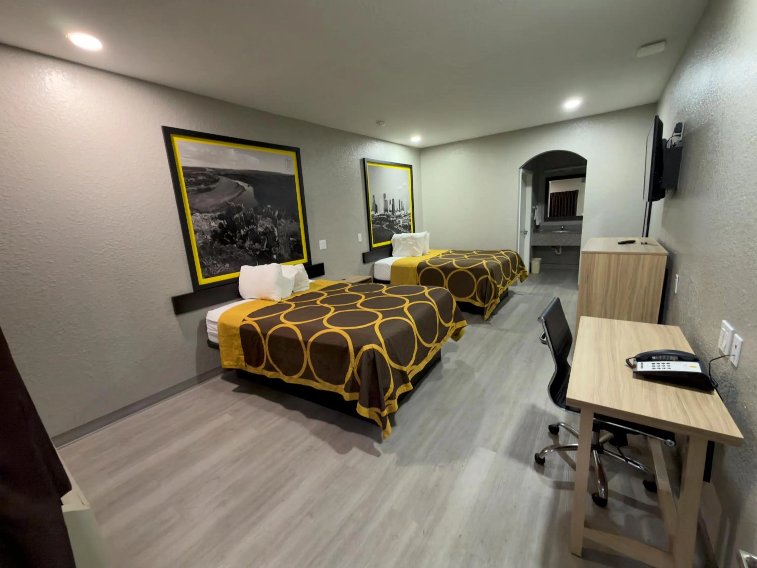 Bed in Super 8 by Wyndham Houston/Brookhollow NW