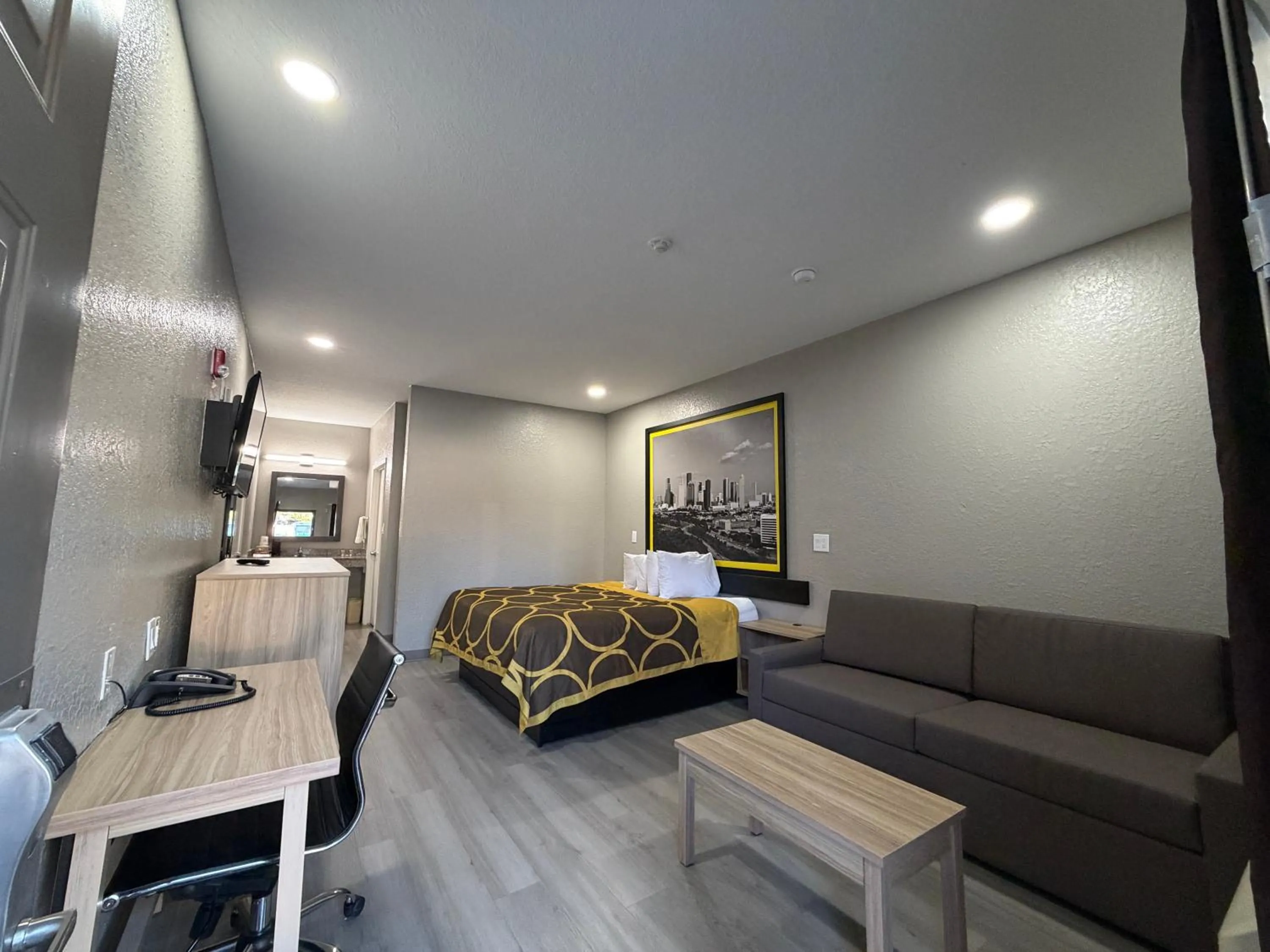 Super 8 by Wyndham Houston/Brookhollow NW