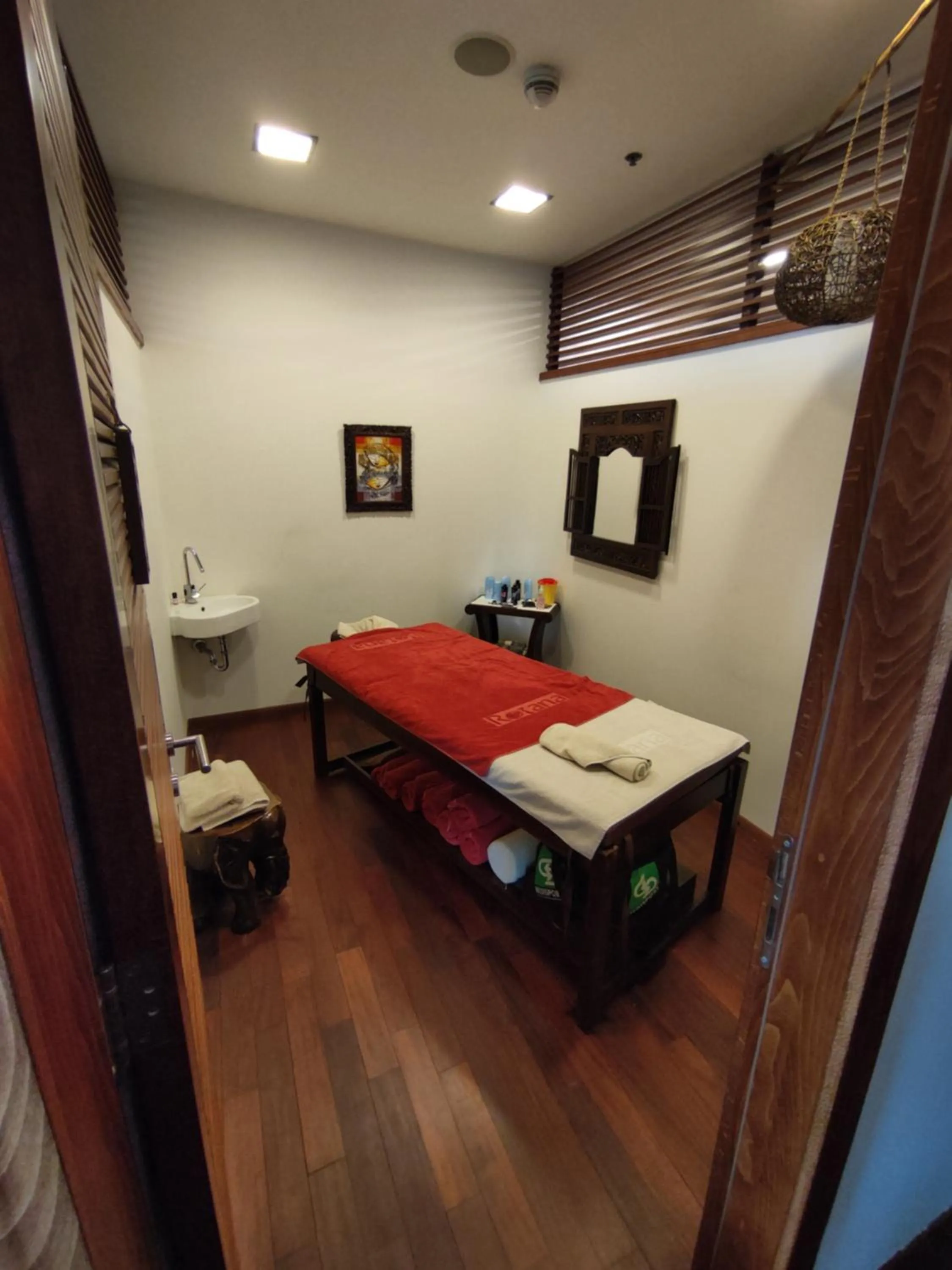 Sauna, Bed in Bosmal Arjaan by Rotana