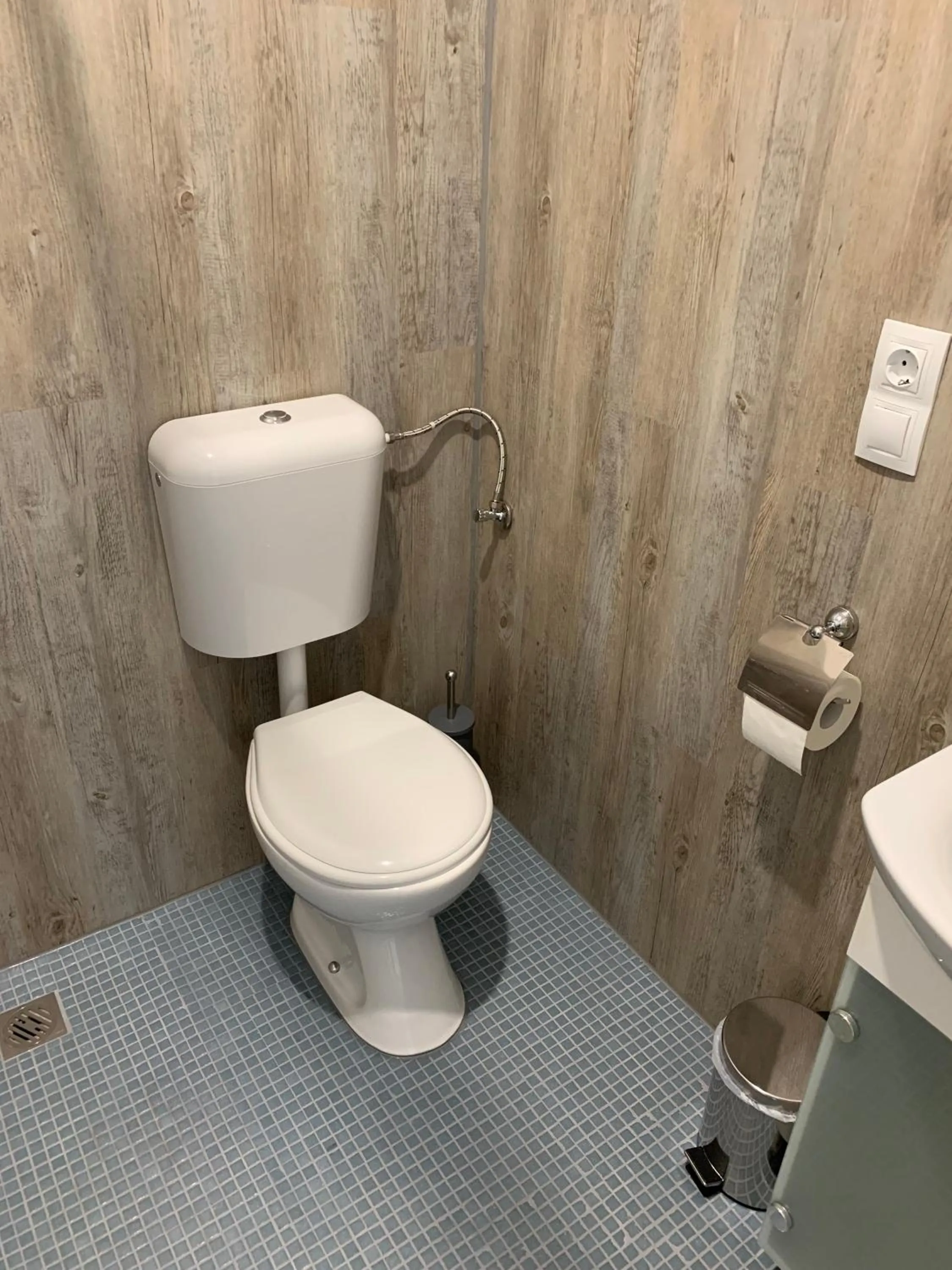 Toilet in TWT Motel
