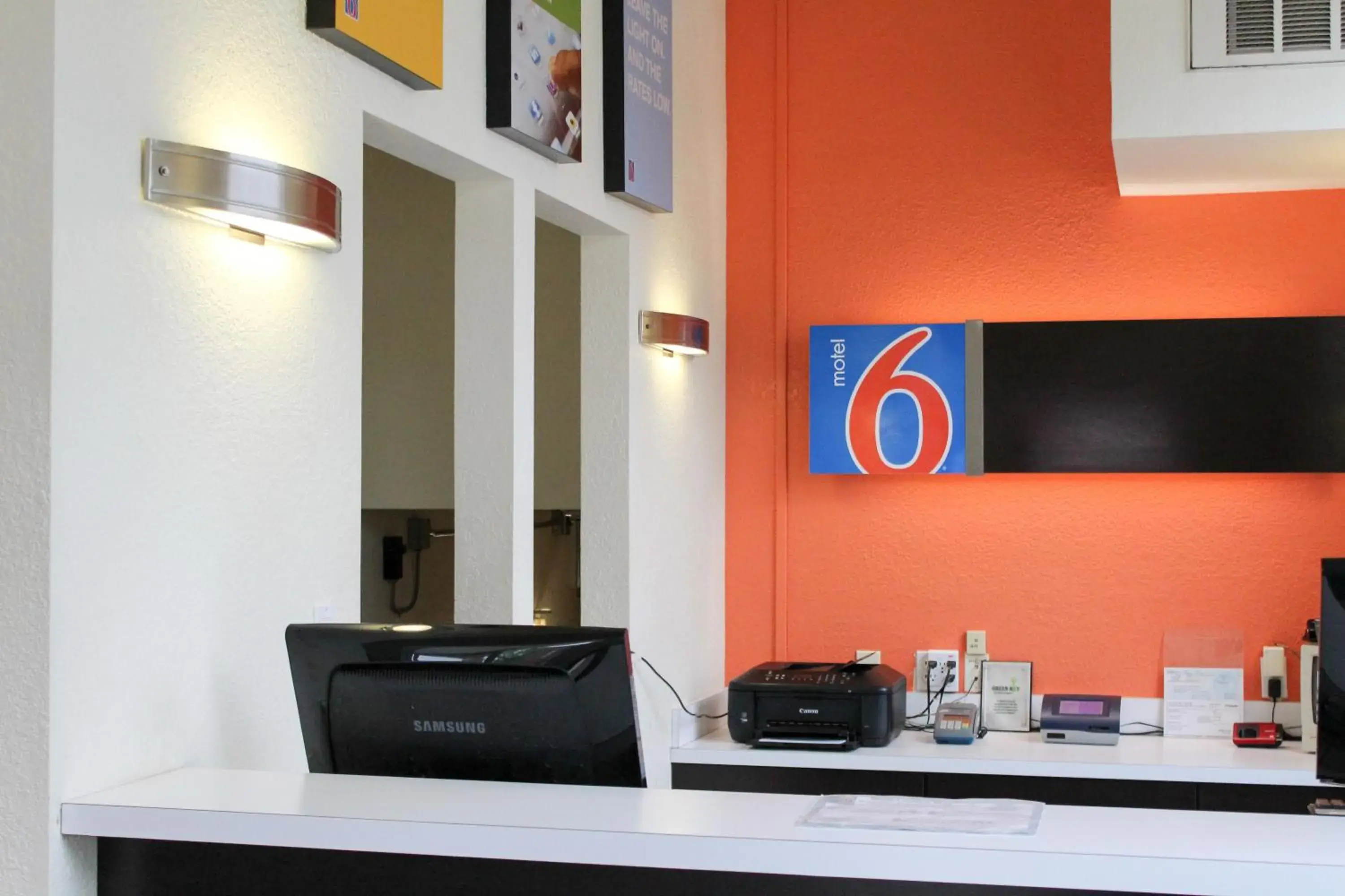 Lobby or reception in Motel 6-Fort Lupton, CO Lobby or reception in Motel 6-Fort Lupton, CO