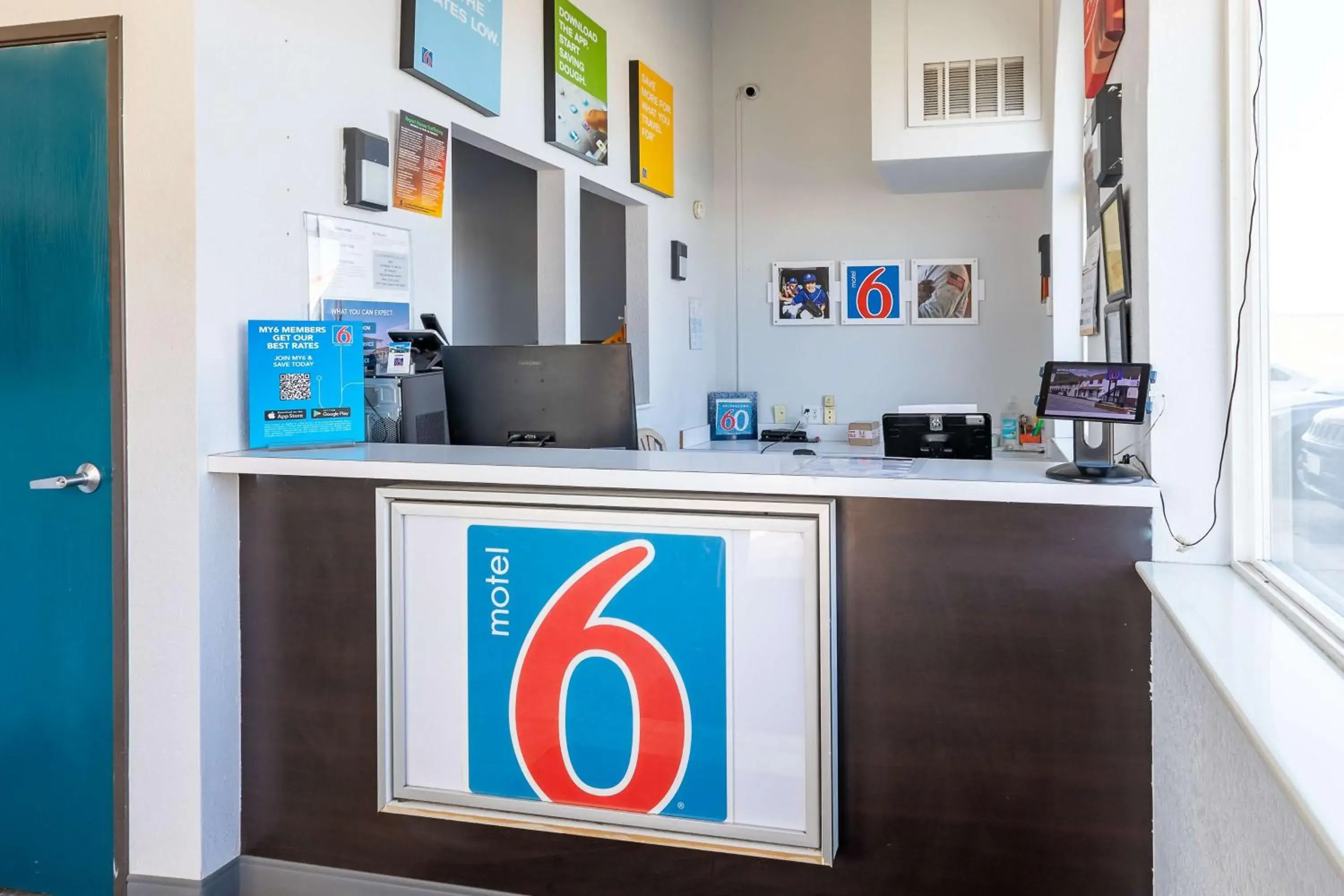Lobby or reception in Motel 6-Fort Lupton, CO Lobby or reception in Motel 6-Fort Lupton, CO
