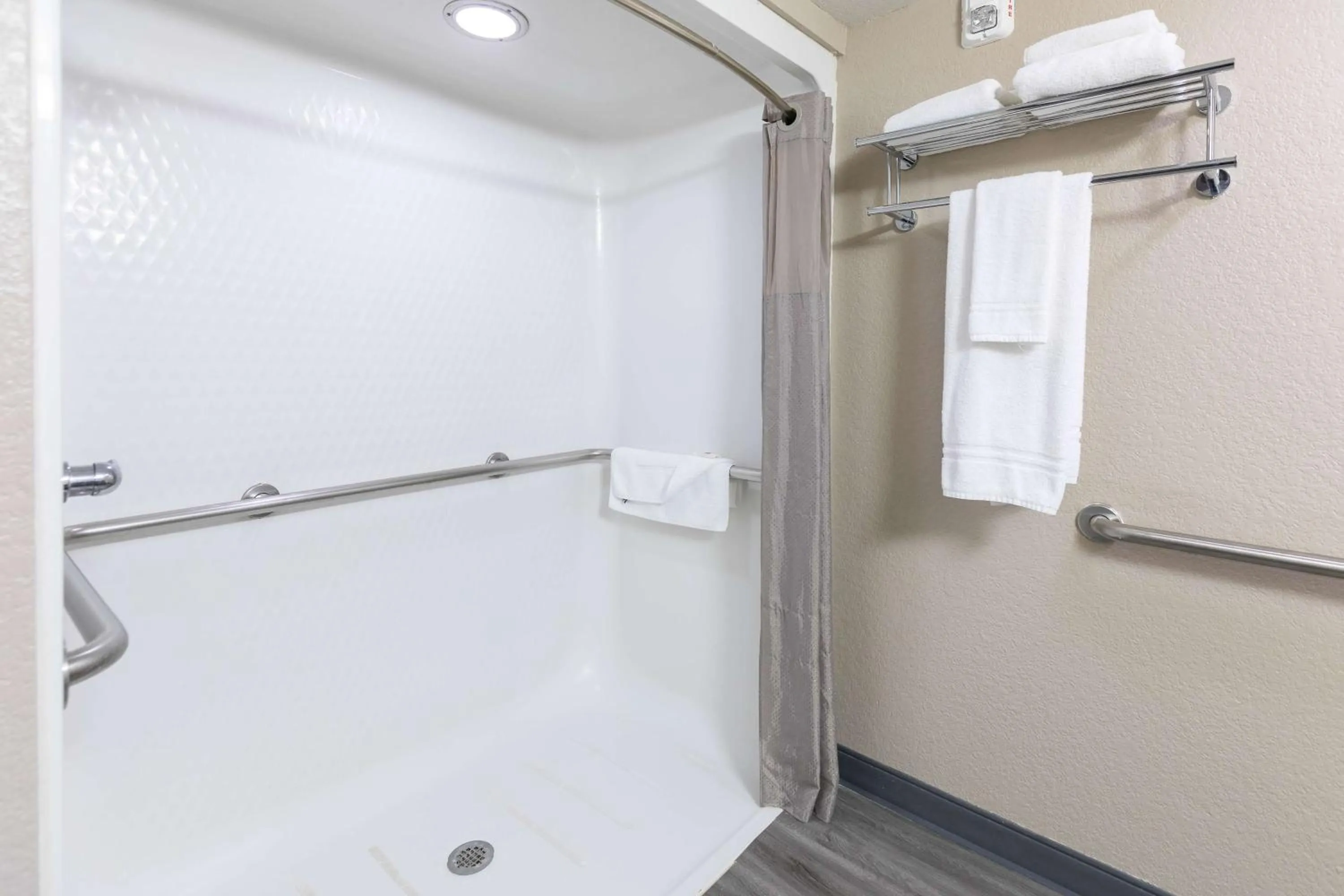 Bathroom in Motel 6-Fort Lupton, CO