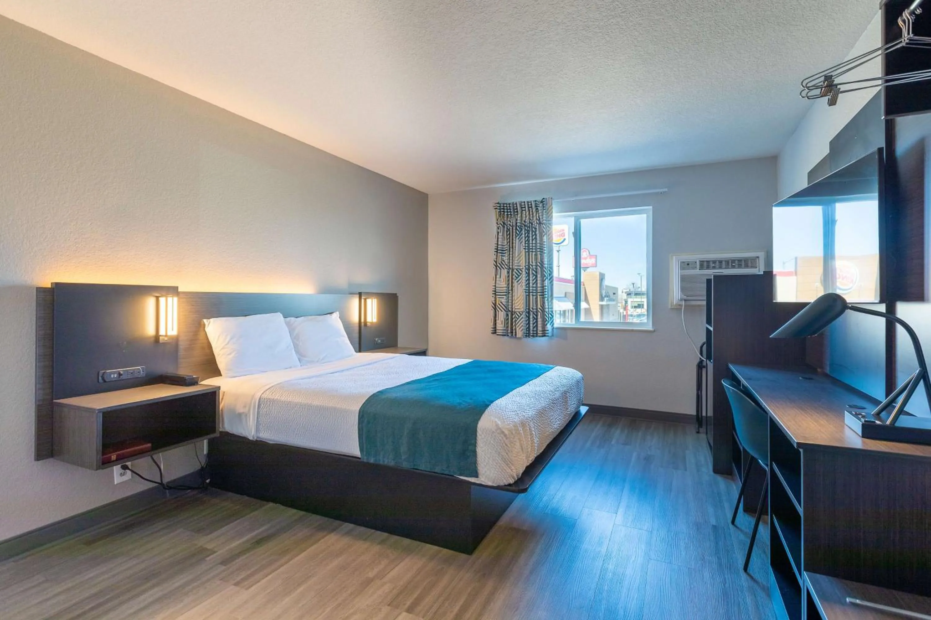 Bedroom, Bed in Motel 6-Fort Lupton, CO