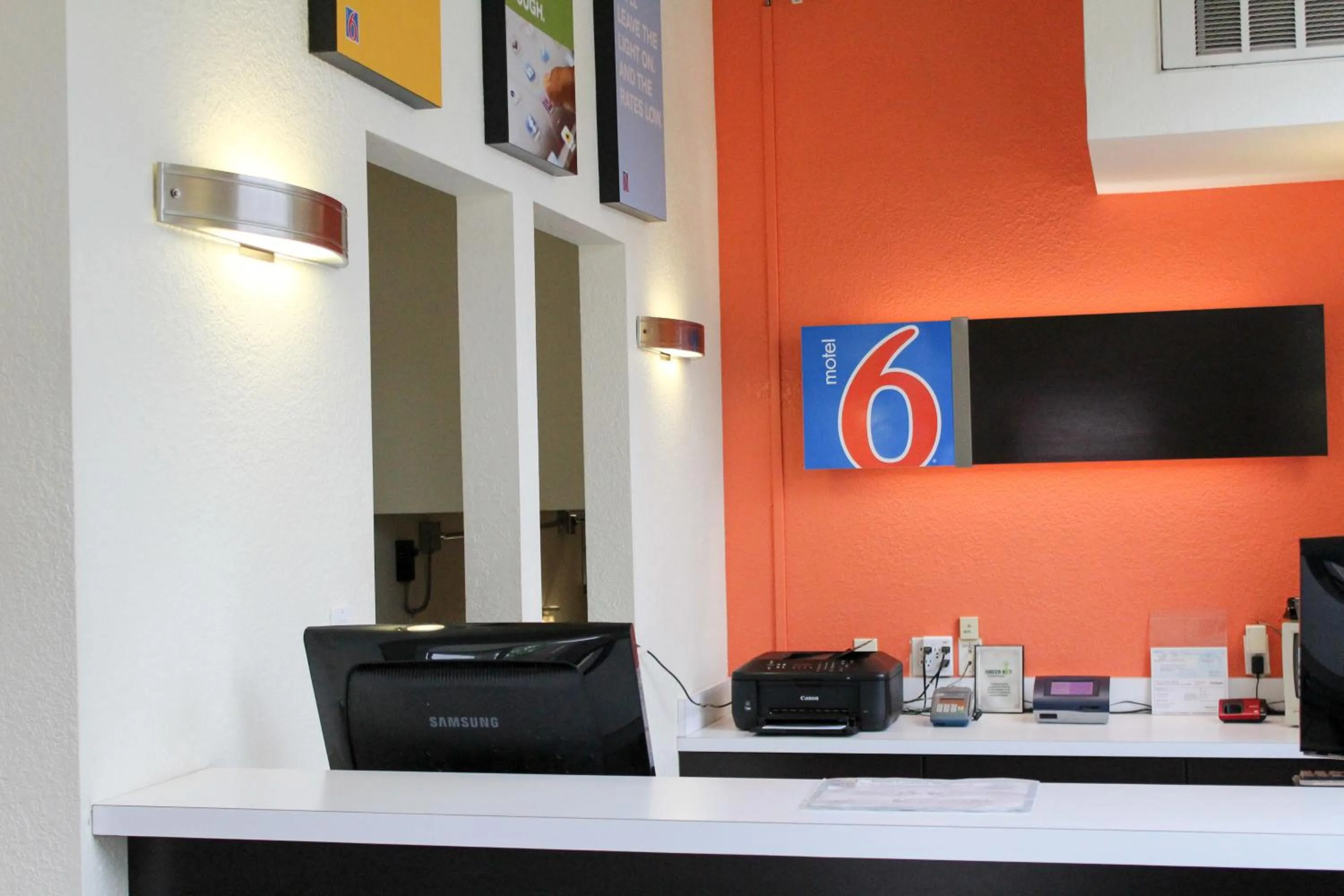Lobby or reception in Motel 6-Fort Lupton, CO