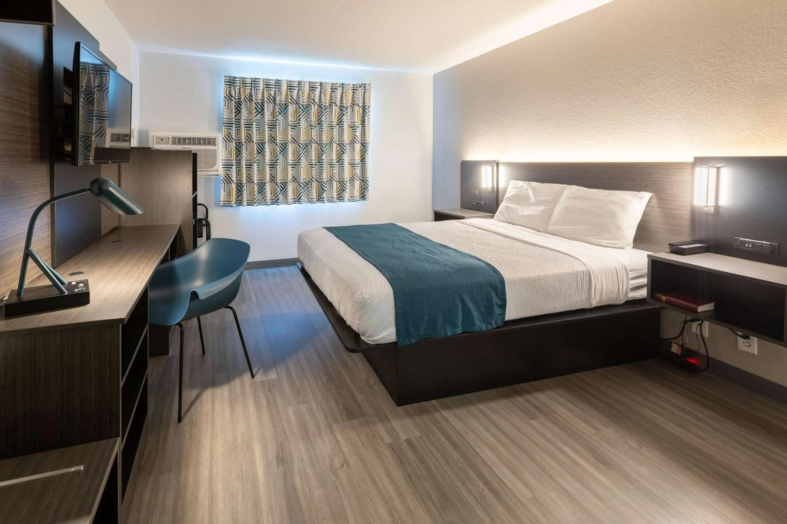 Bedroom, Bed in Motel 6-Fort Lupton, CO