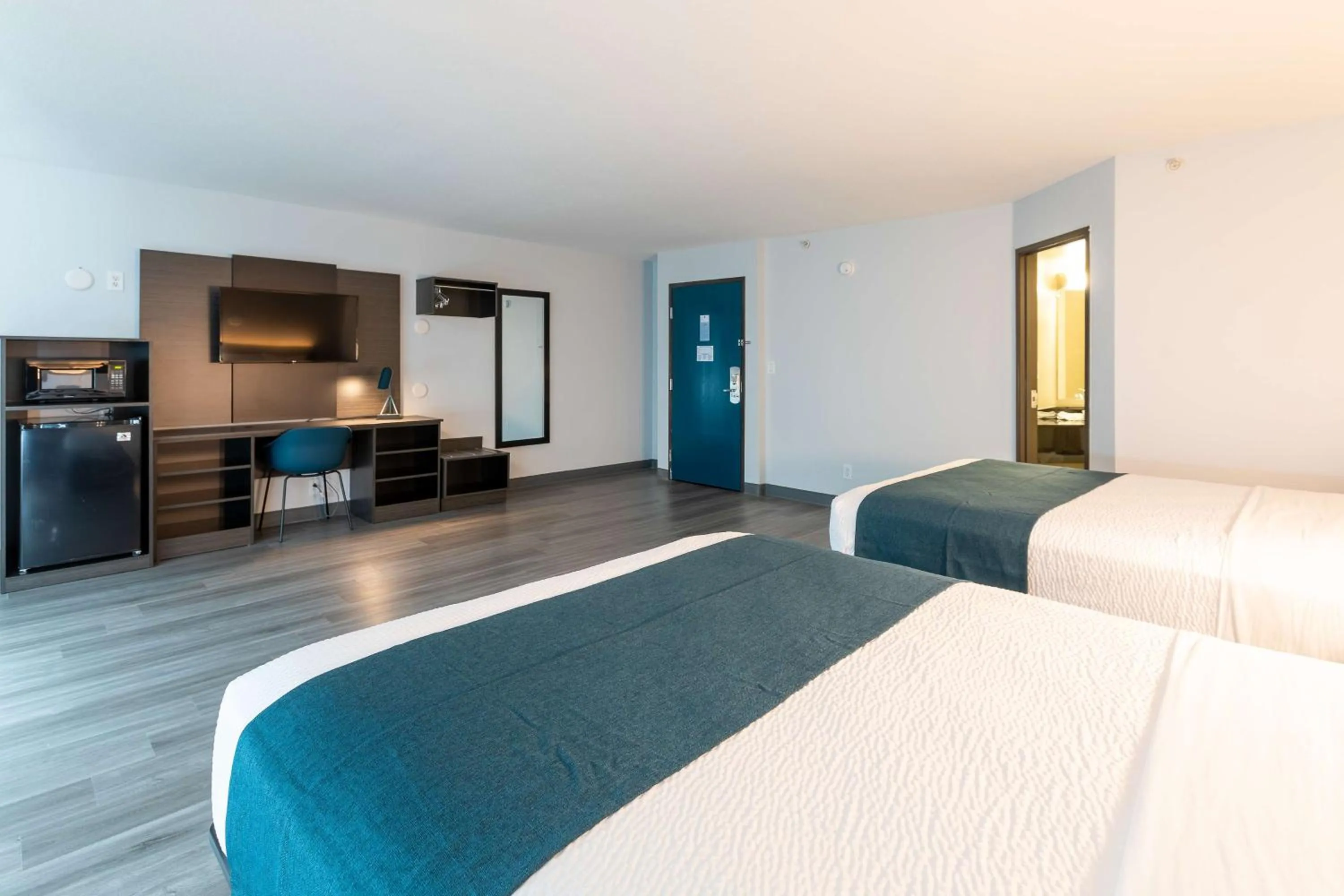 Photo of the whole room, Bed in Motel 6-Fort Lupton, CO