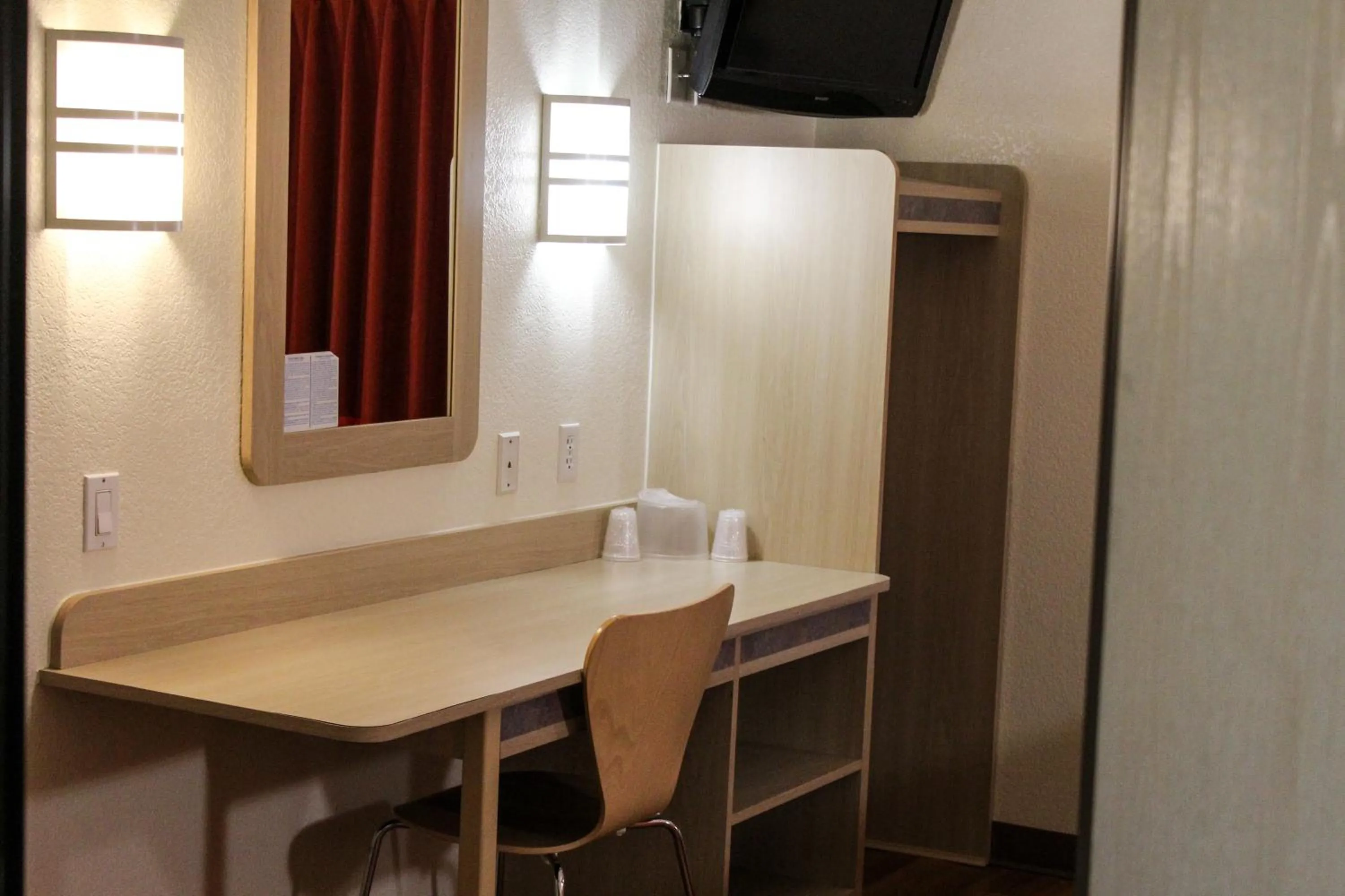 Bedroom in Motel 6-Fort Lupton, CO