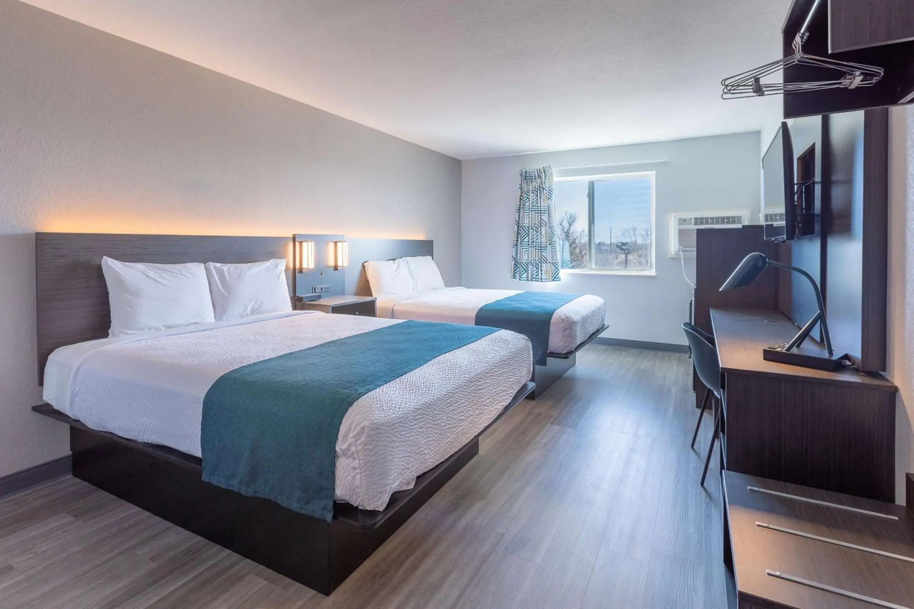 Bedroom, Bed in Motel 6-Fort Lupton, CO Bedroom, Bed in Motel 6-Fort Lupton, CO