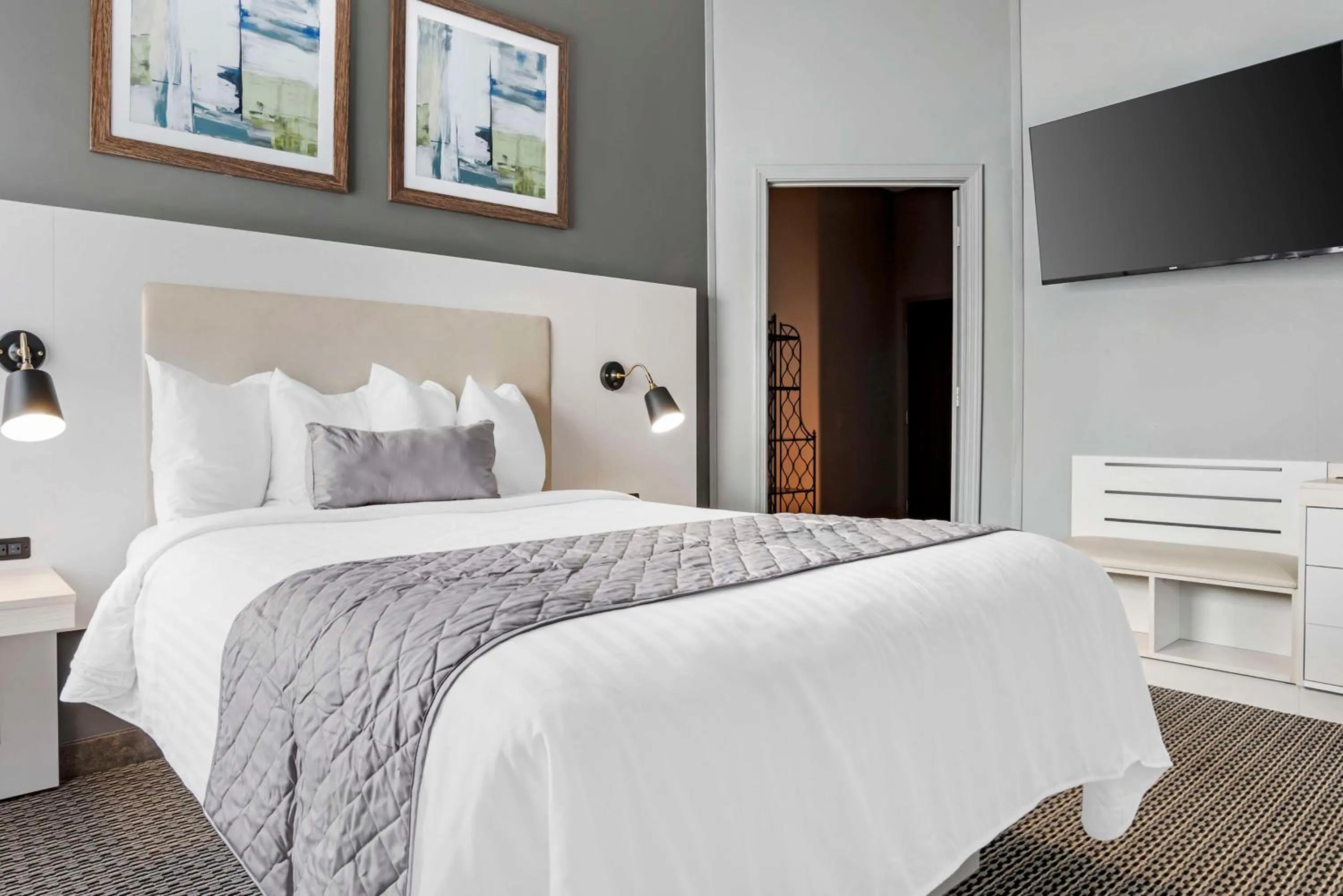 Bedroom, Bed in Best Western Plus Two Rivers Hotel & Suites