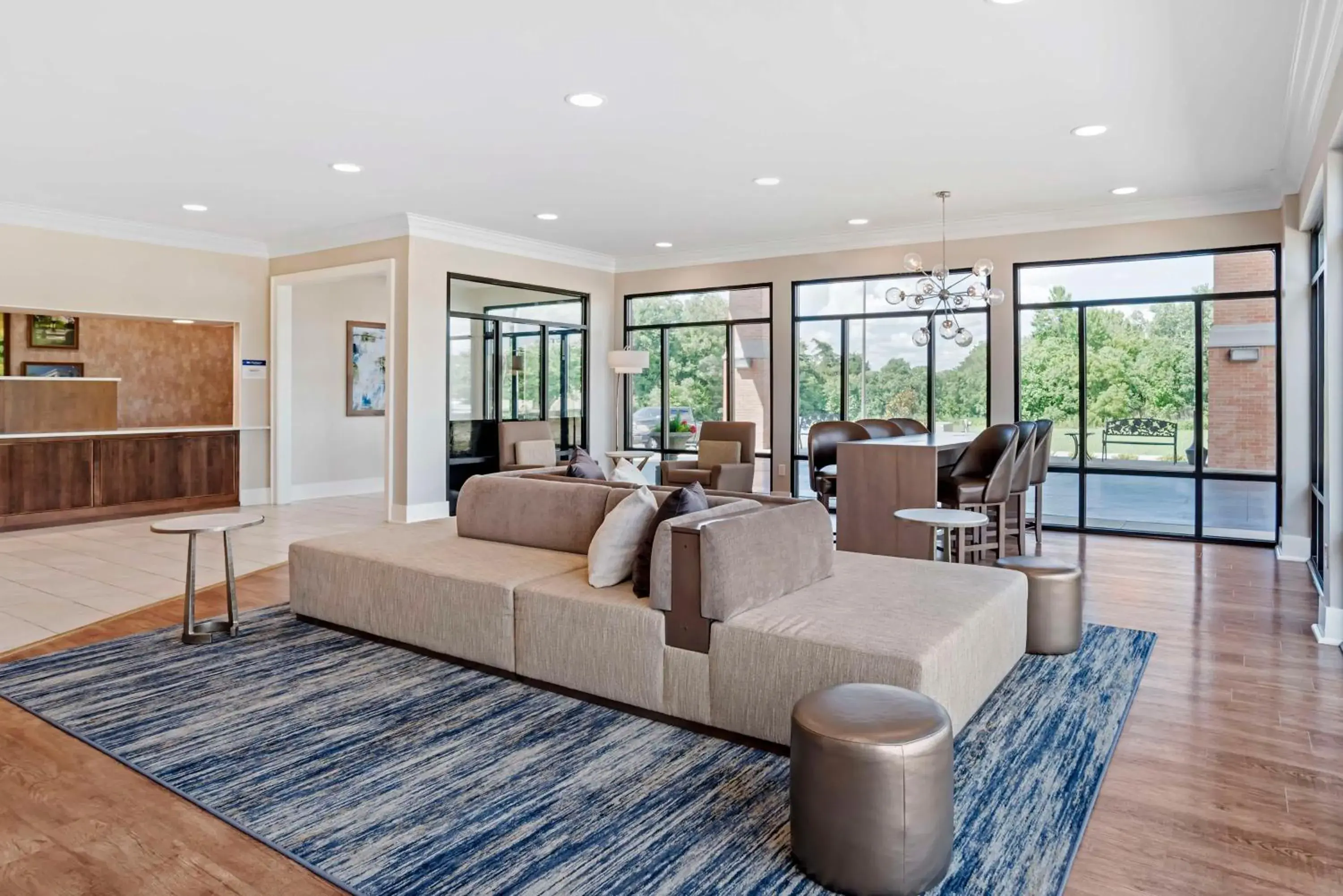 Lobby or reception in Best Western Plus Two Rivers Hotel & Suites Lobby or reception in Best Western Plus Two Rivers Hotel & Suites