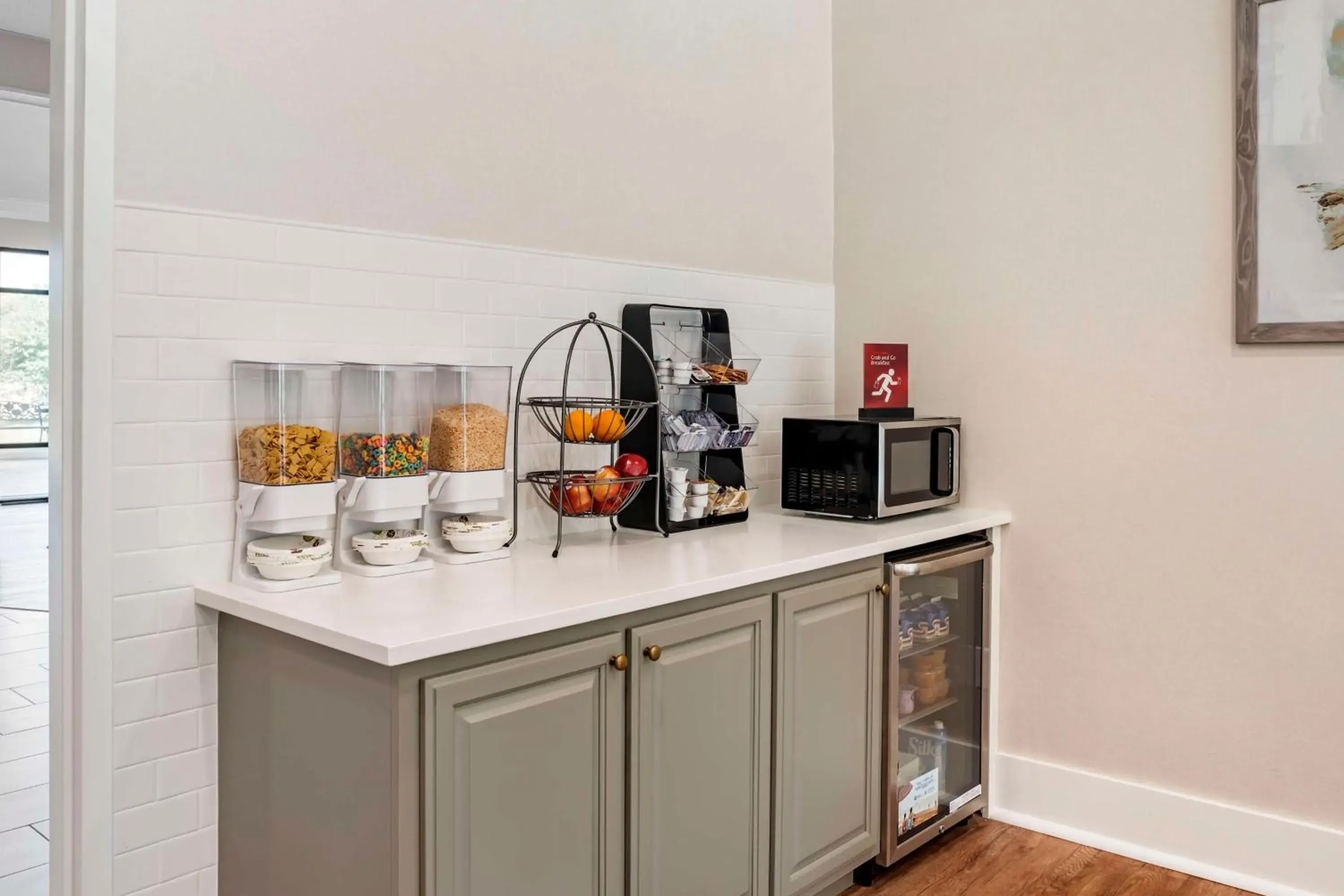 Breakfast in Best Western Plus Two Rivers Hotel & Suites Breakfast in Best Western Plus Two Rivers Hotel & Suites