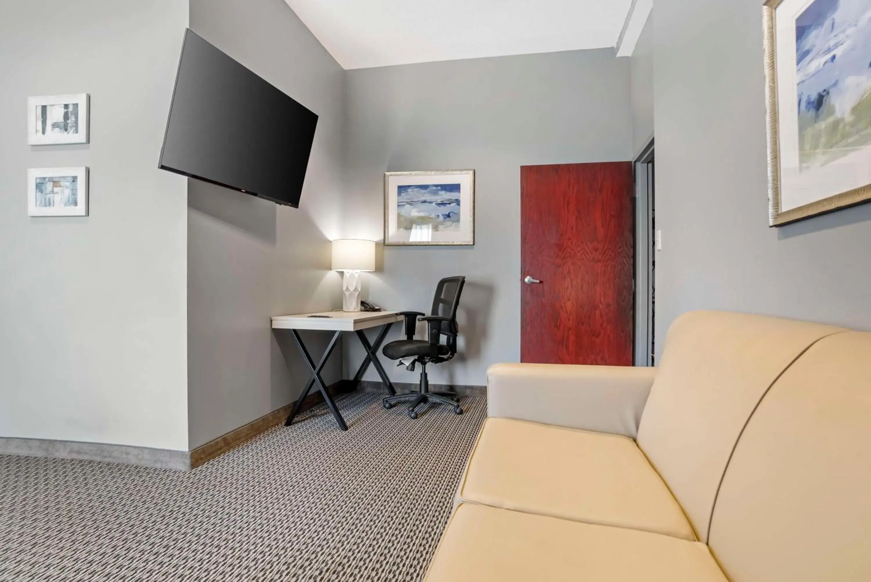 Bedroom in Best Western Plus Two Rivers Hotel & Suites Bedroom in Best Western Plus Two Rivers Hotel & Suites