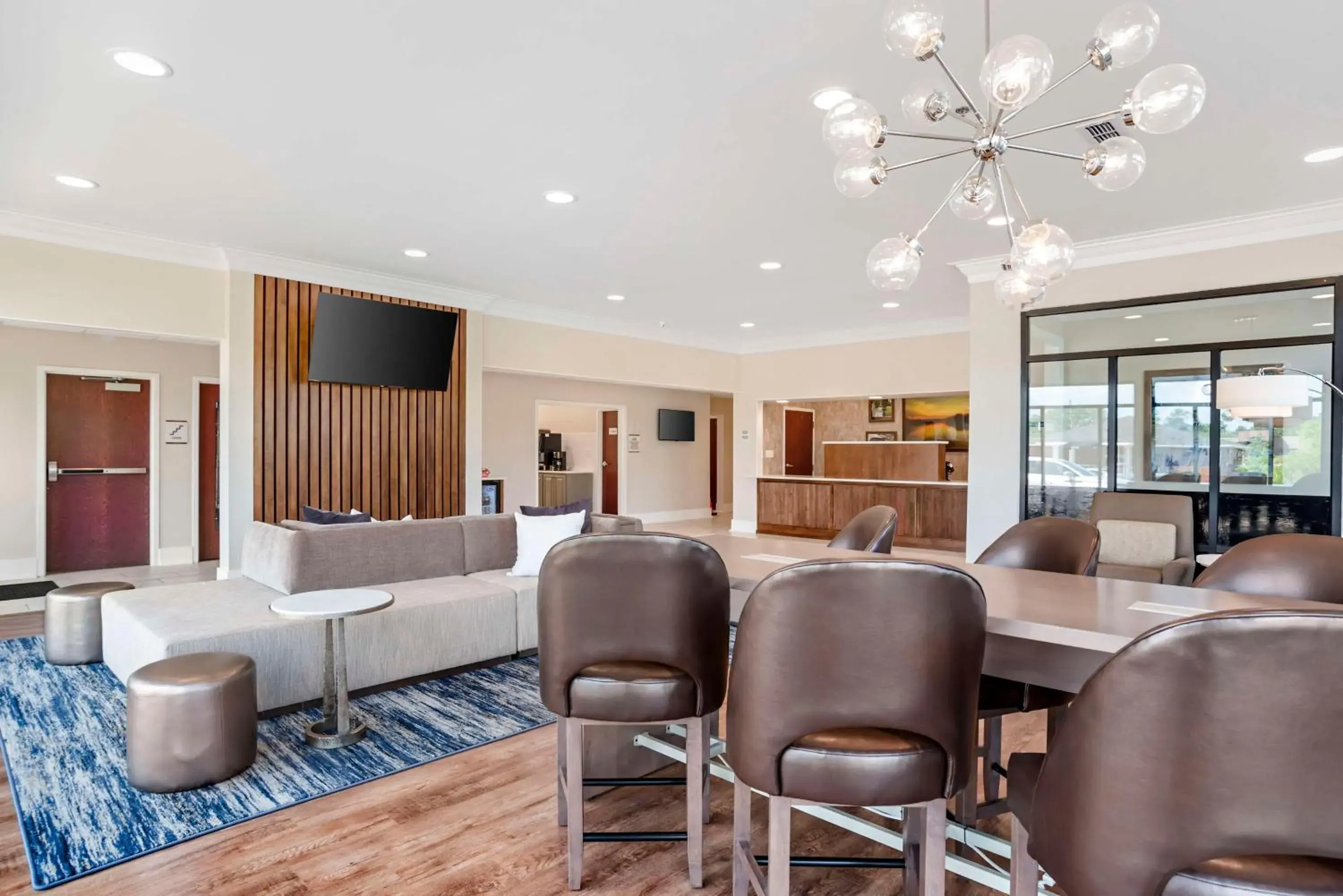 Lobby or reception in Best Western Plus Two Rivers Hotel & Suites Lobby or reception in Best Western Plus Two Rivers Hotel & Suites