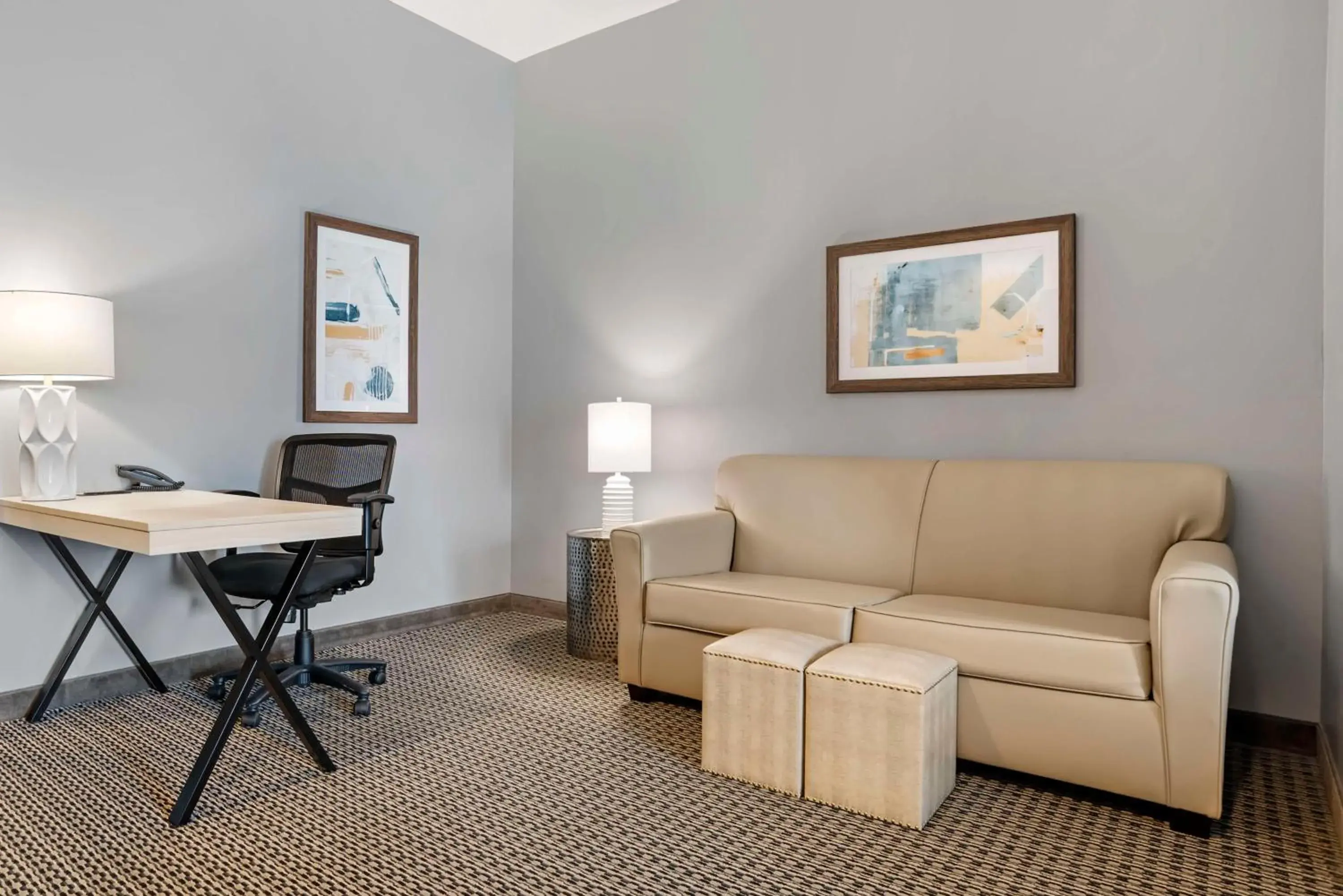 Bedroom in Best Western Plus Two Rivers Hotel & Suites Bedroom in Best Western Plus Two Rivers Hotel & Suites