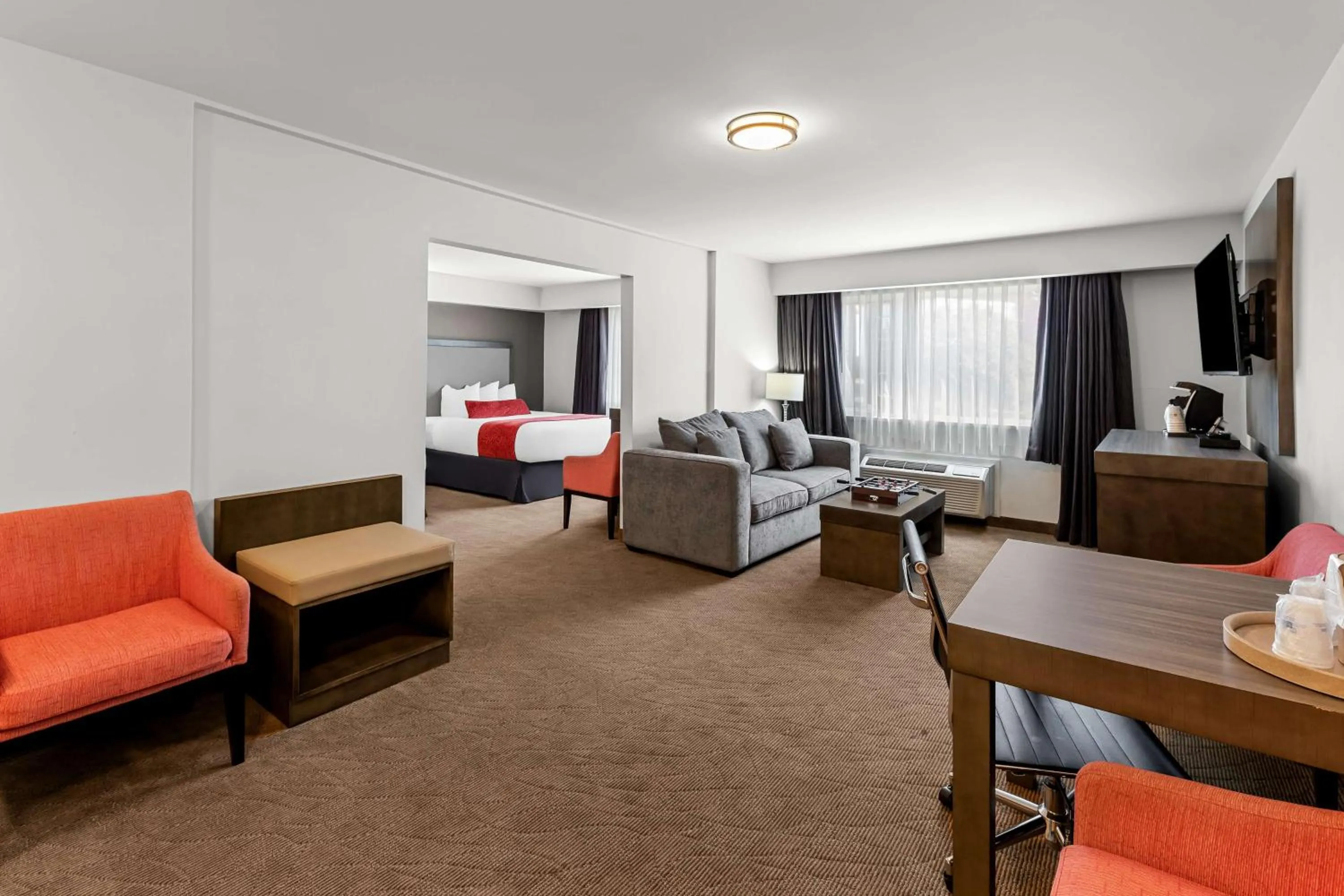 Bedroom, Bed in Best Western Cowichan Valley Inn