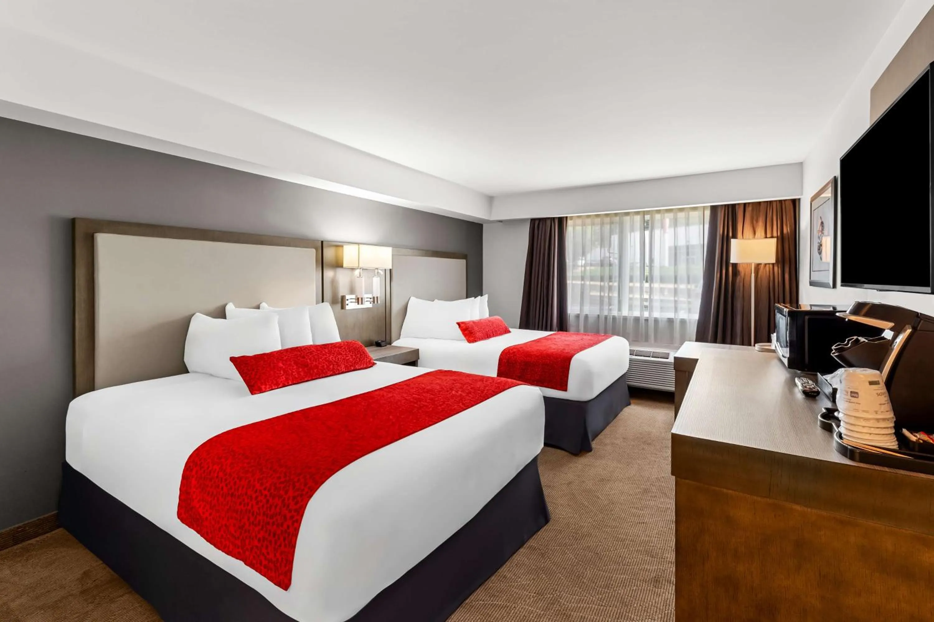 Bedroom, Bed in Best Western Cowichan Valley Inn