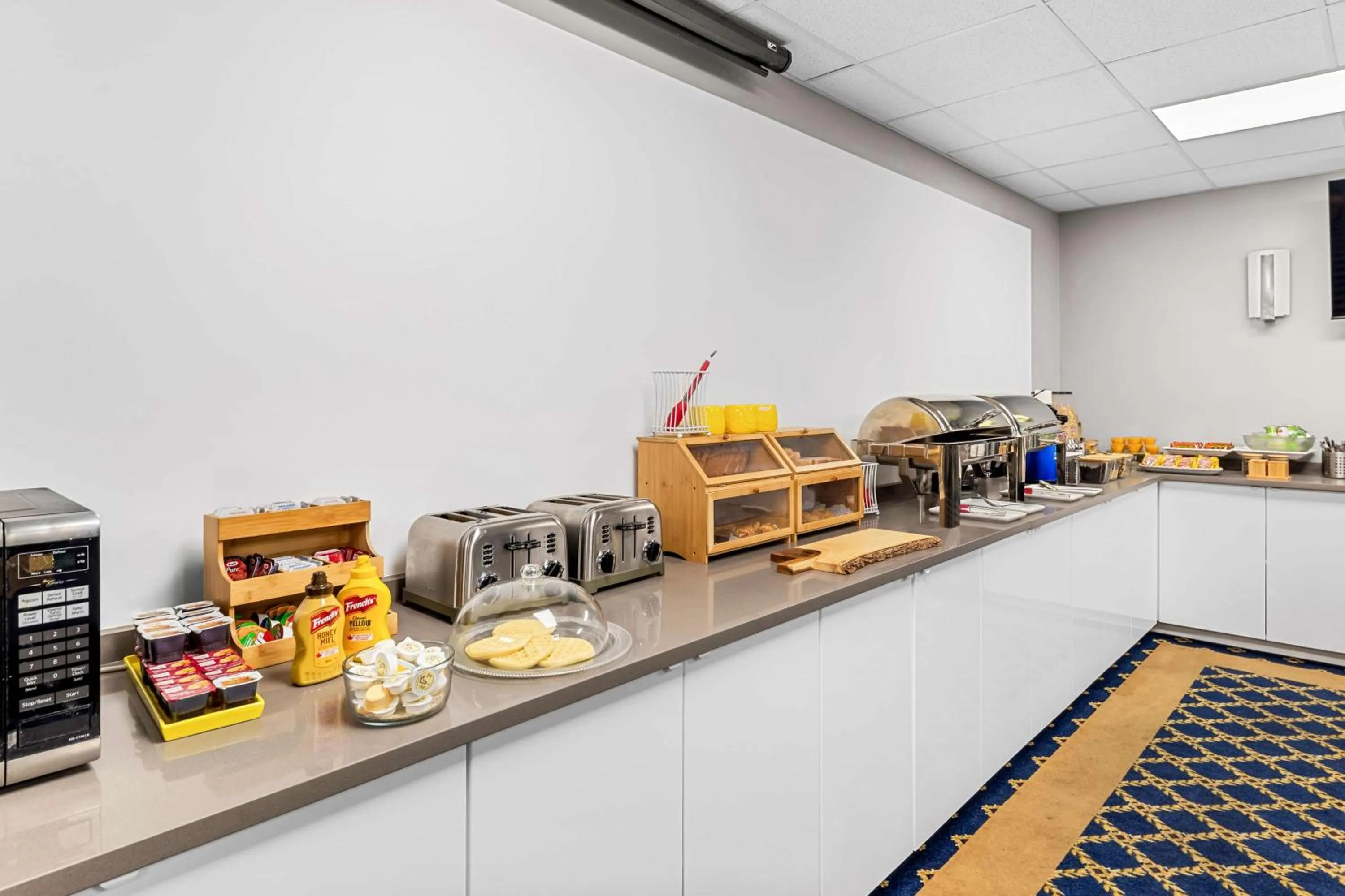 Breakfast in Best Western Cowichan Valley Inn