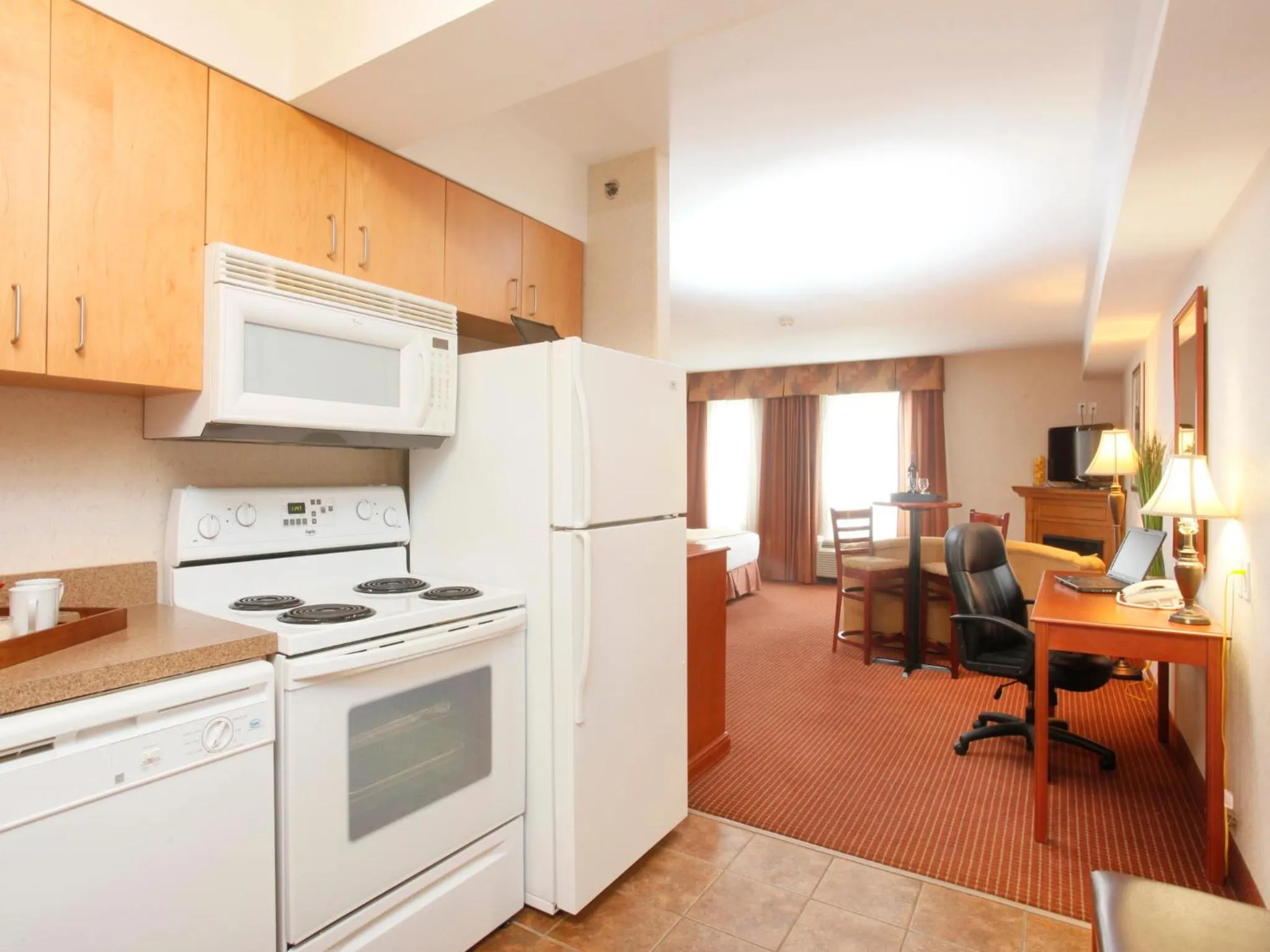 Kitchen or kitchenette in Stonebridge Hotel Dawson Creek