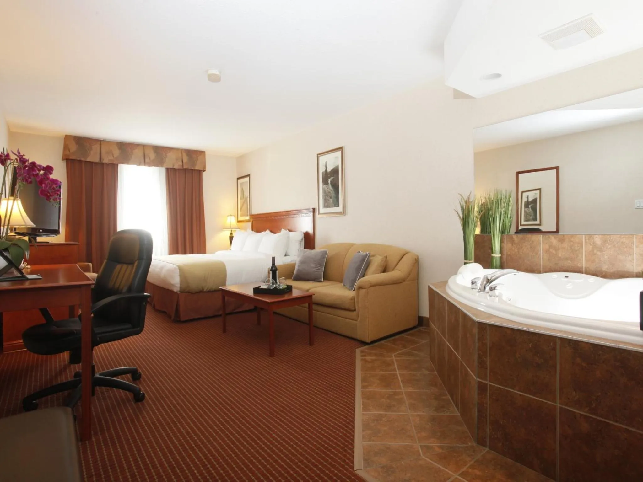 Bed in Stonebridge Hotel Dawson Creek