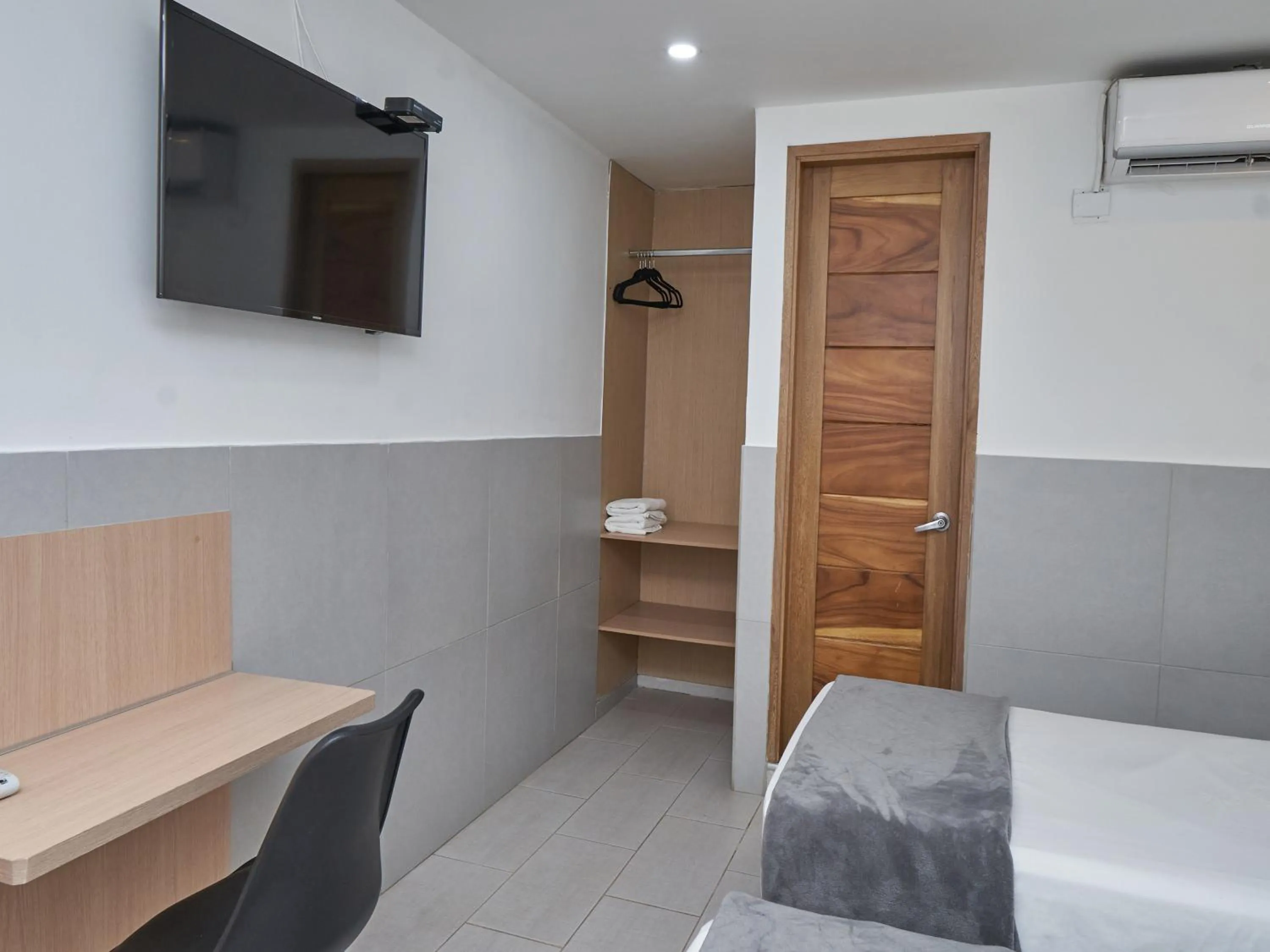 Communal lounge/ TV room, Bed in Stanza Hotel Medellin