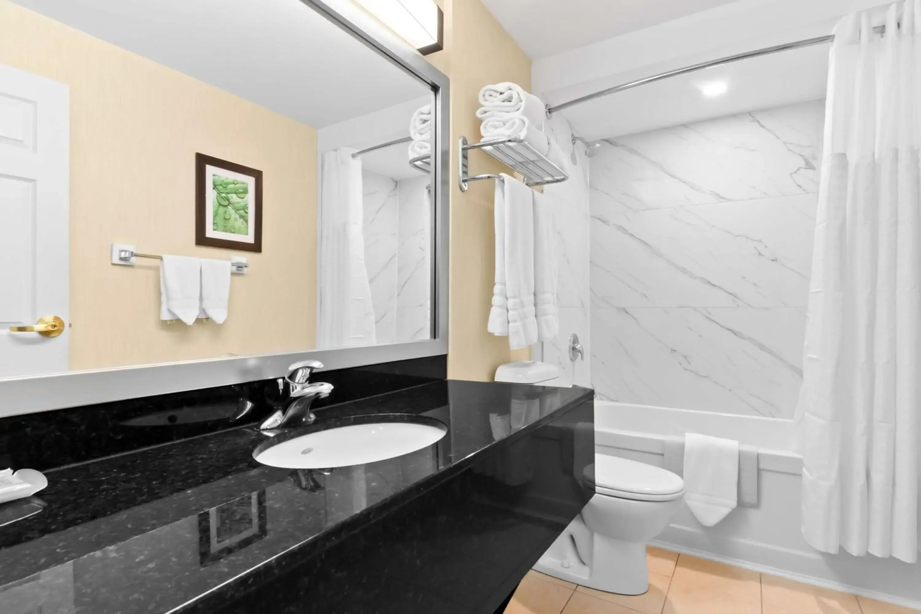 Bathroom in Best Western Inn On The Bay Bathroom in Best Western Inn On The Bay