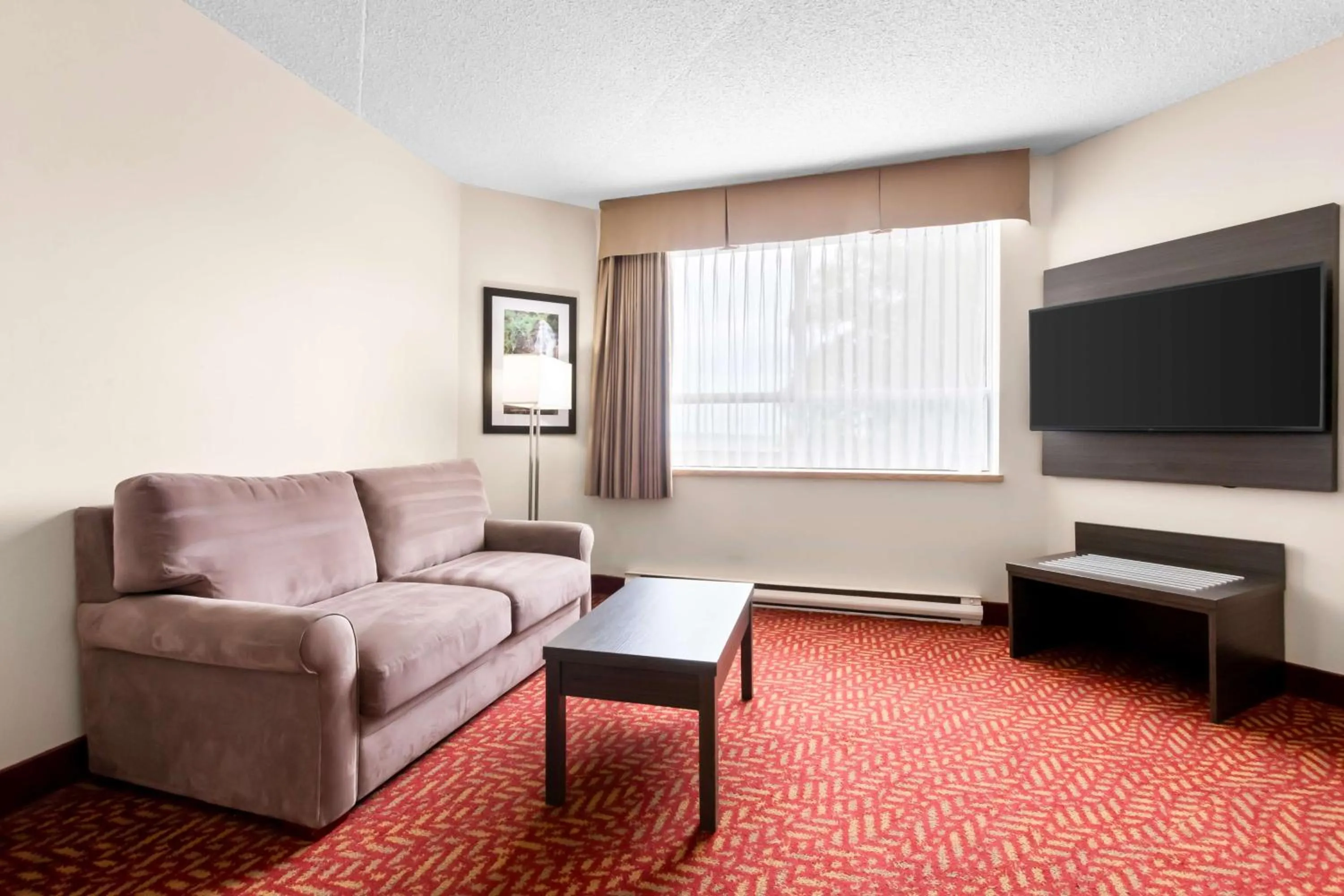 Bedroom in Best Western Inn On The Bay