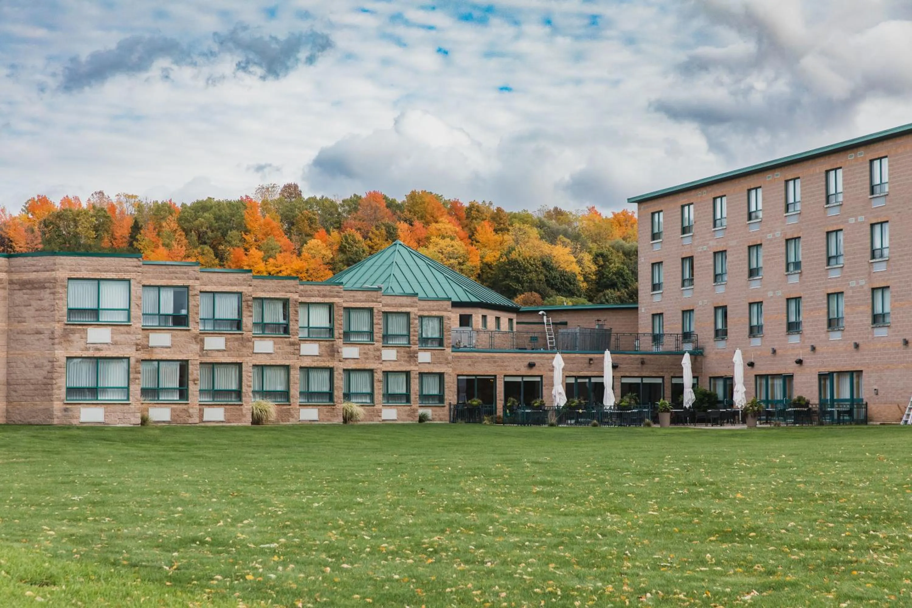 Property building in Best Western Inn On The Bay