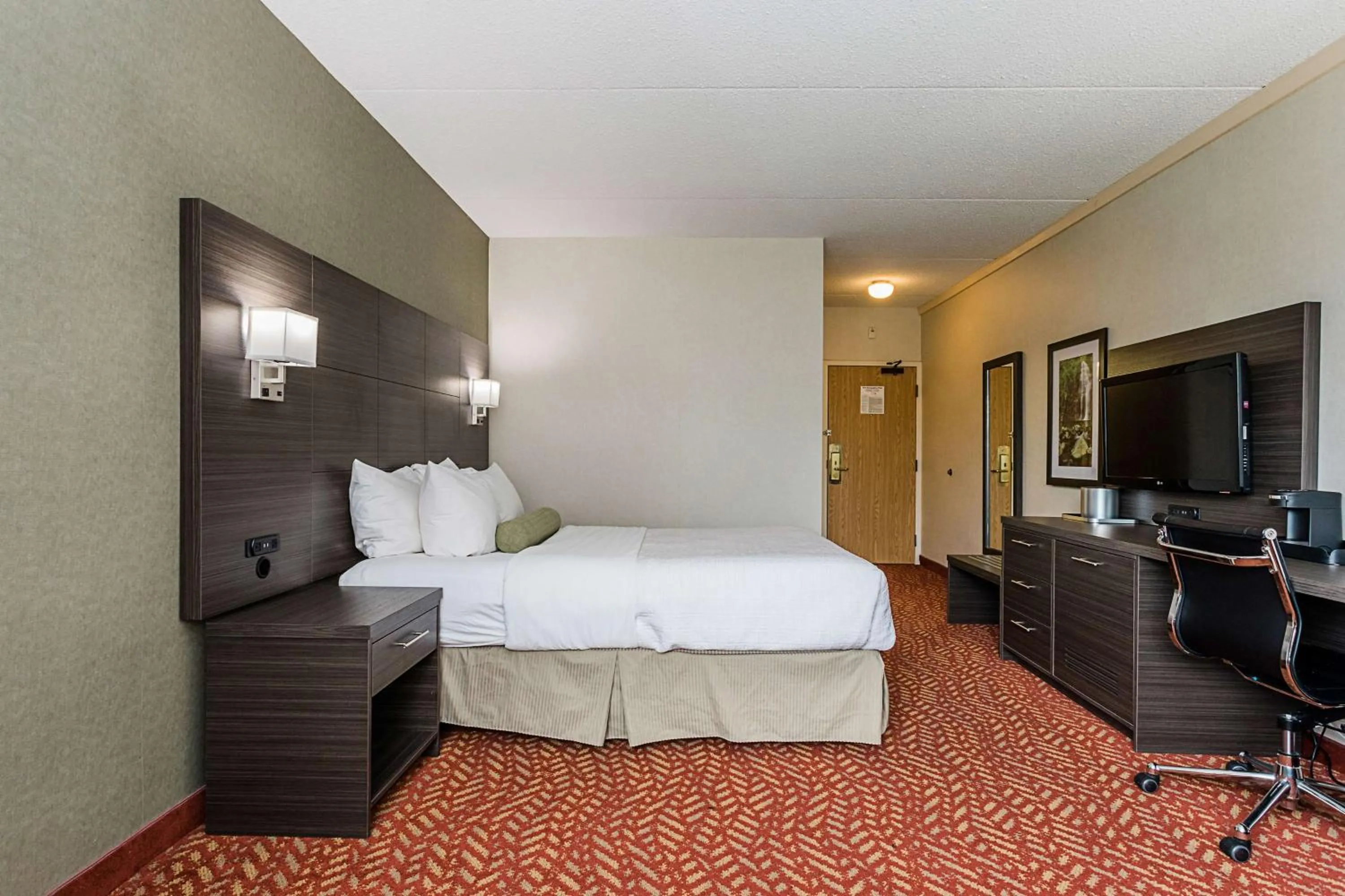 Photo of the whole room, Bed in Best Western Inn On The Bay