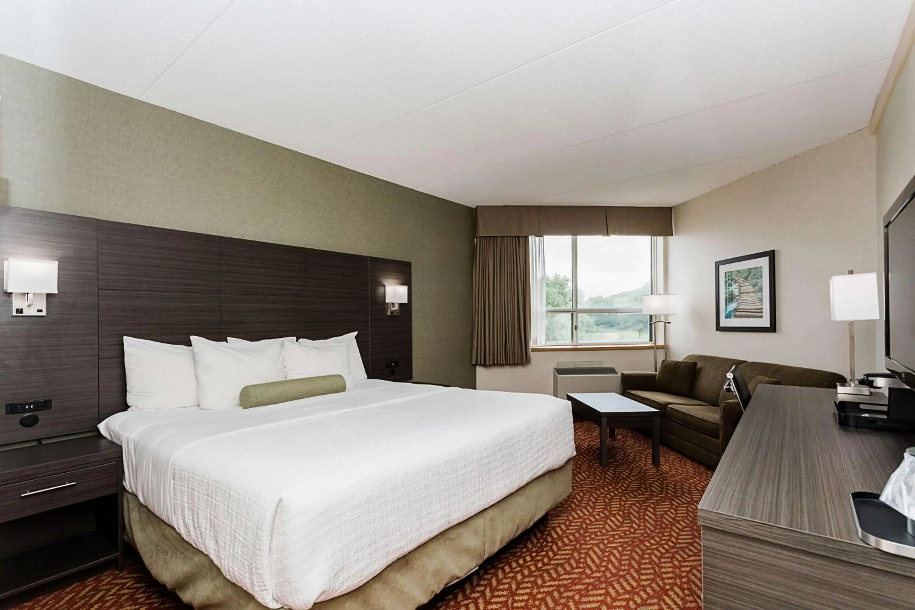 Photo of the whole room, Bed in Best Western Inn On The Bay