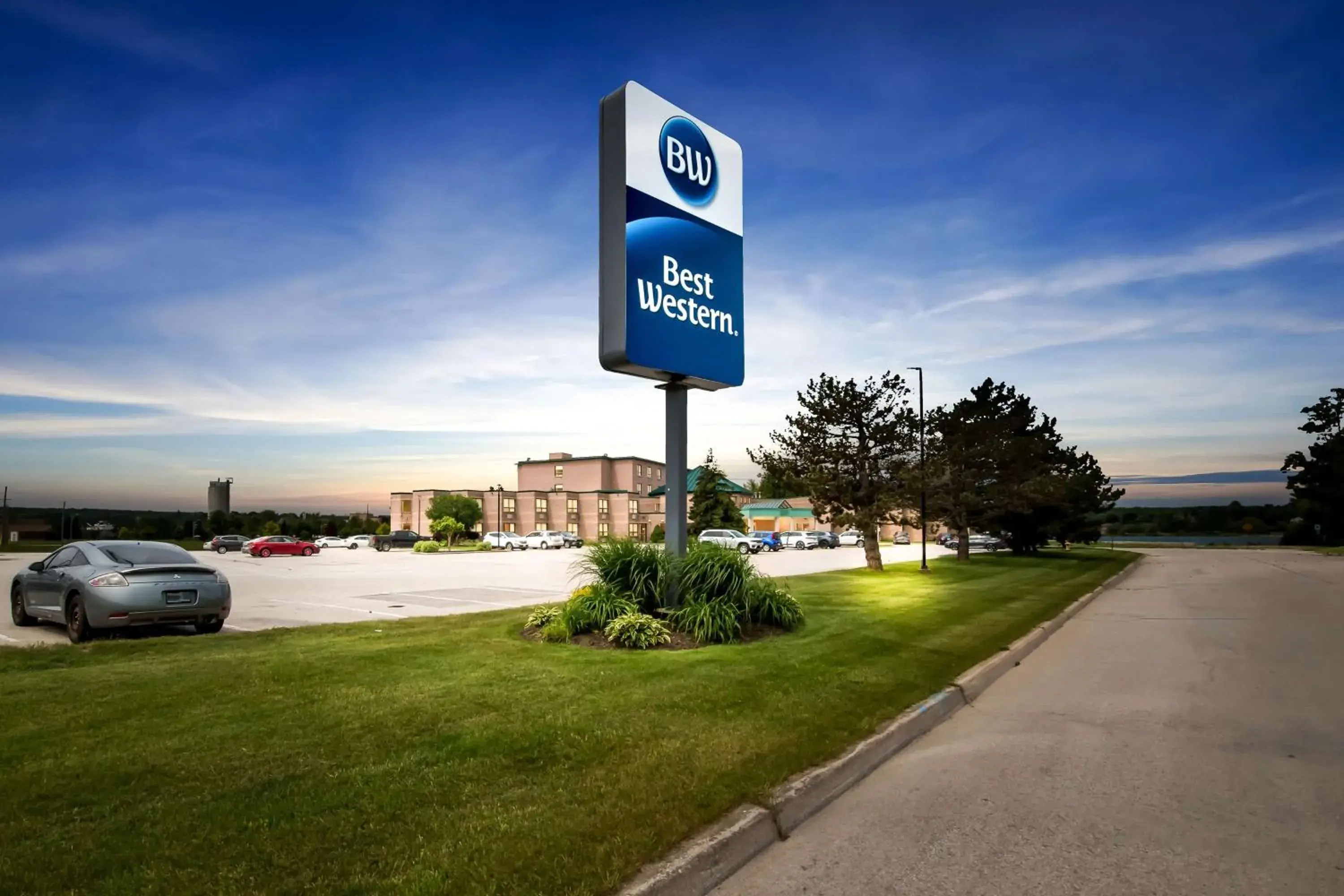 Property building in Best Western Inn On The Bay Property building in Best Western Inn On The Bay