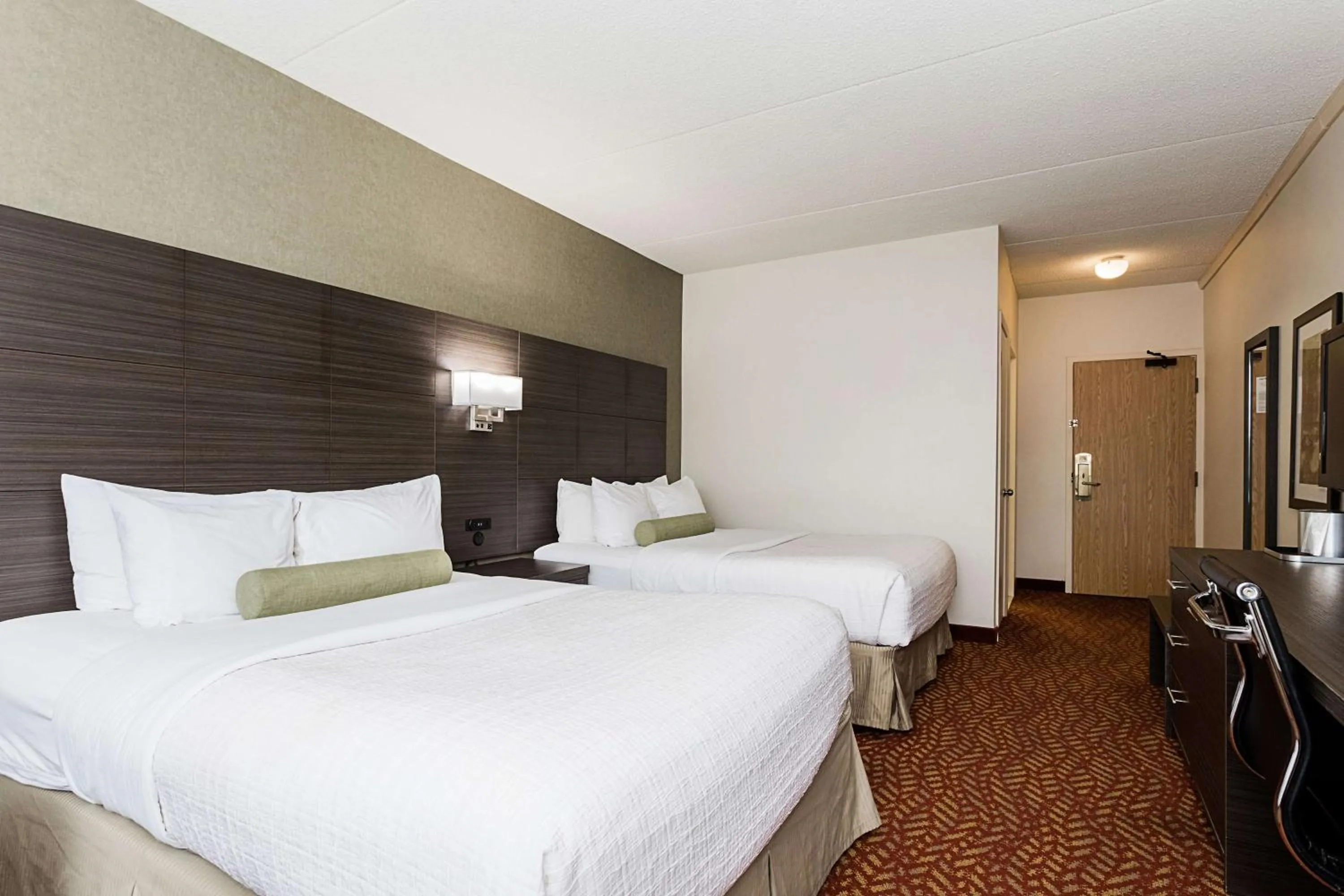 Photo of the whole room, Bed in Best Western Inn On The Bay