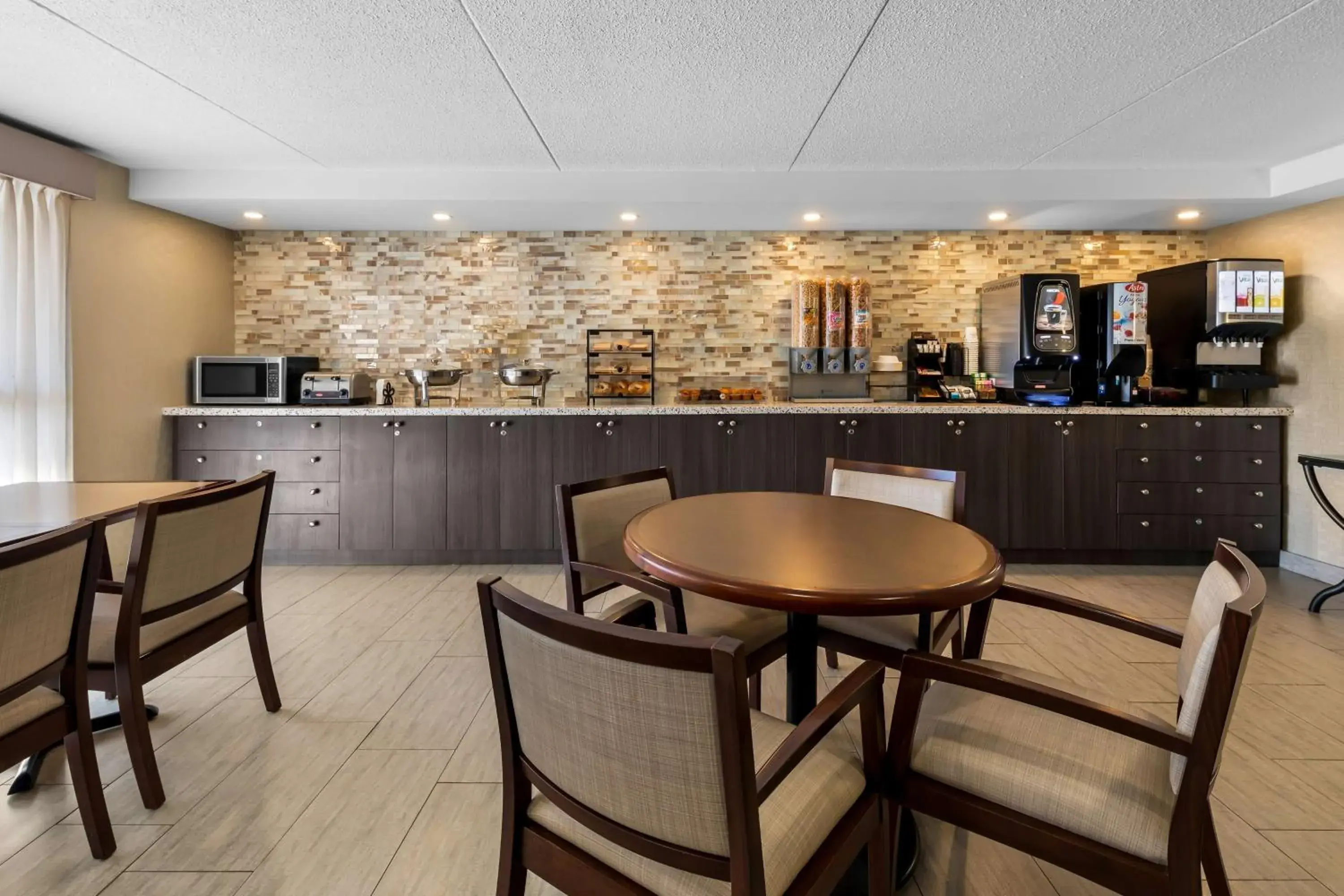 Restaurant/places to eat in Best Western Halton Hills Restaurant/places to eat in Best Western Halton Hills