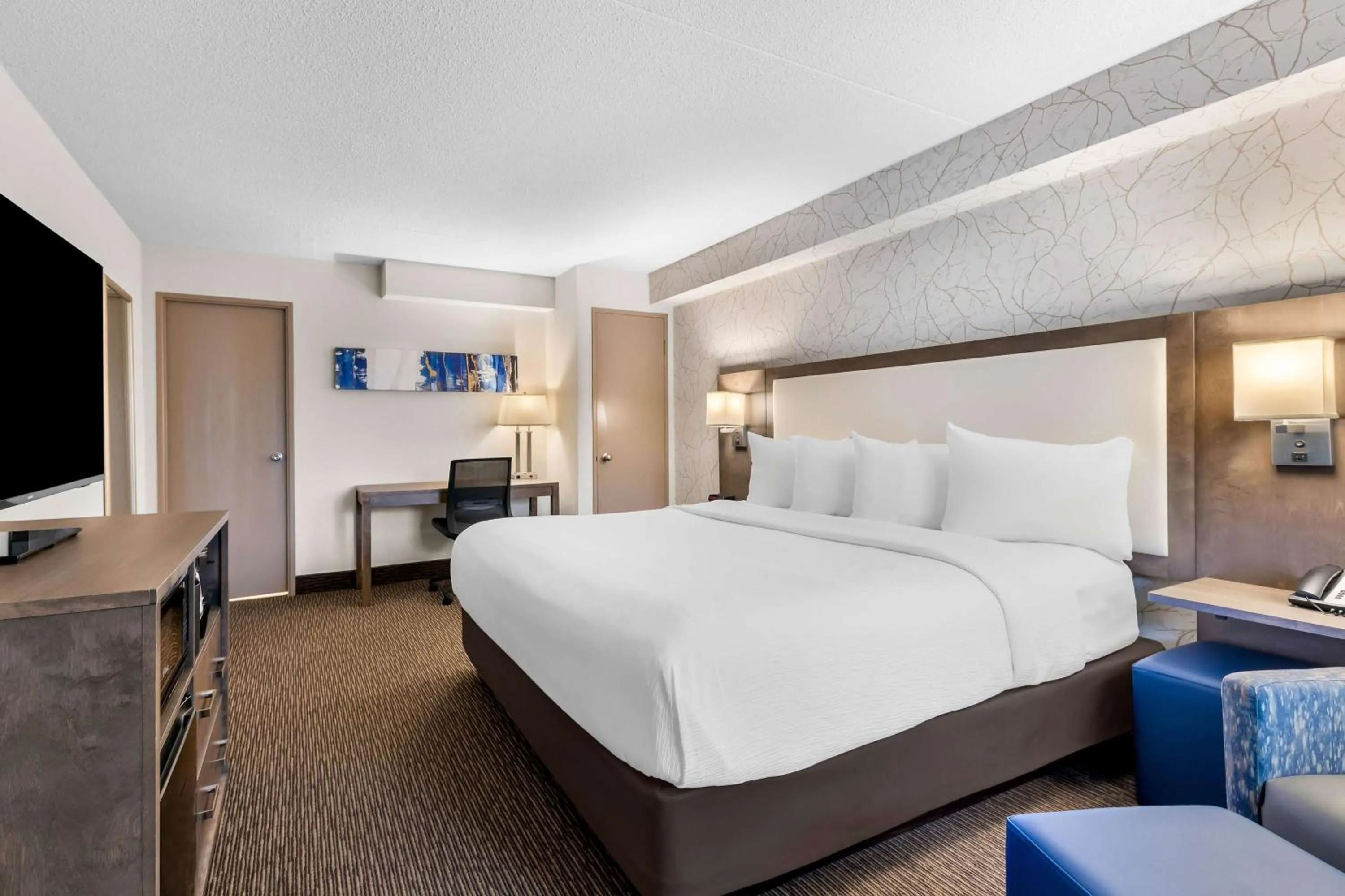 Bedroom, Bed in Best Western Halton Hills