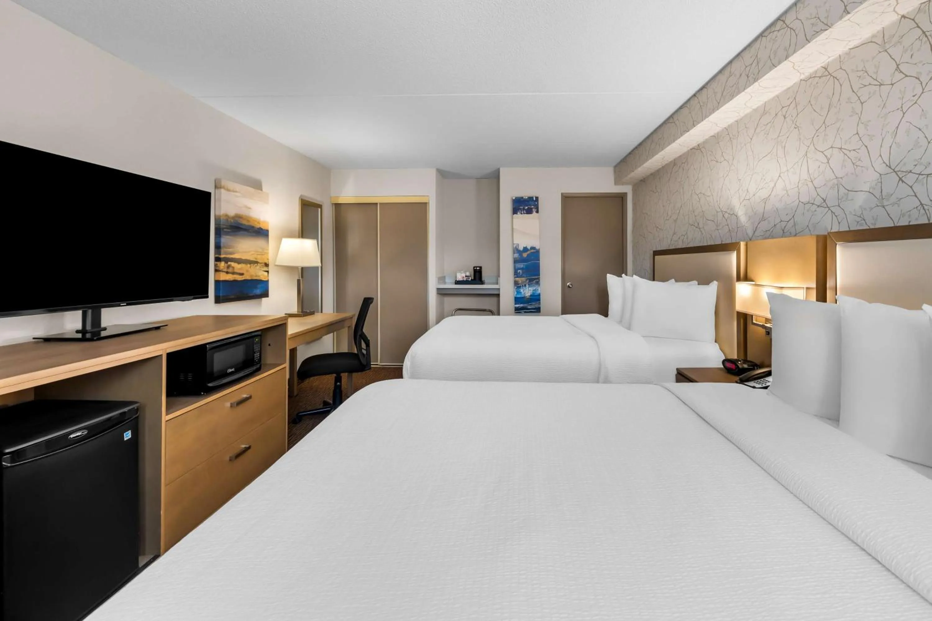 Bedroom, Bed in Best Western Halton Hills