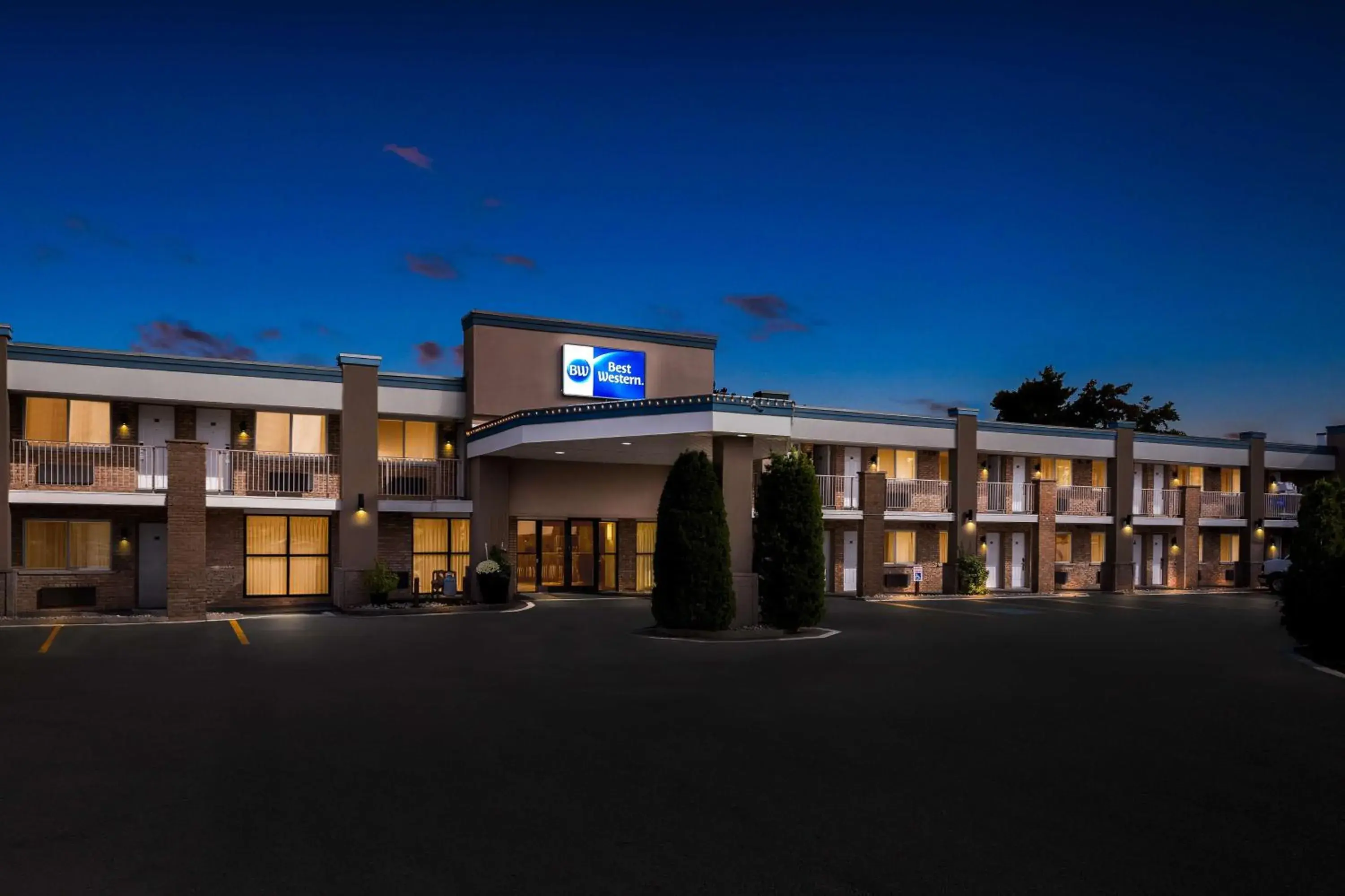 Property building in Best Western Halton Hills Property building in Best Western Halton Hills