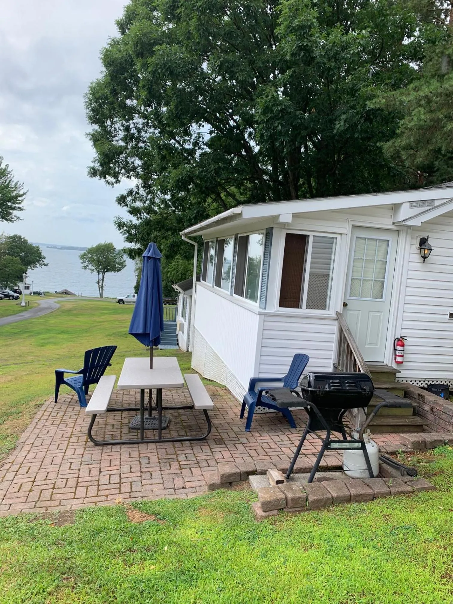 Patio in West Winds Motel & Cottages
