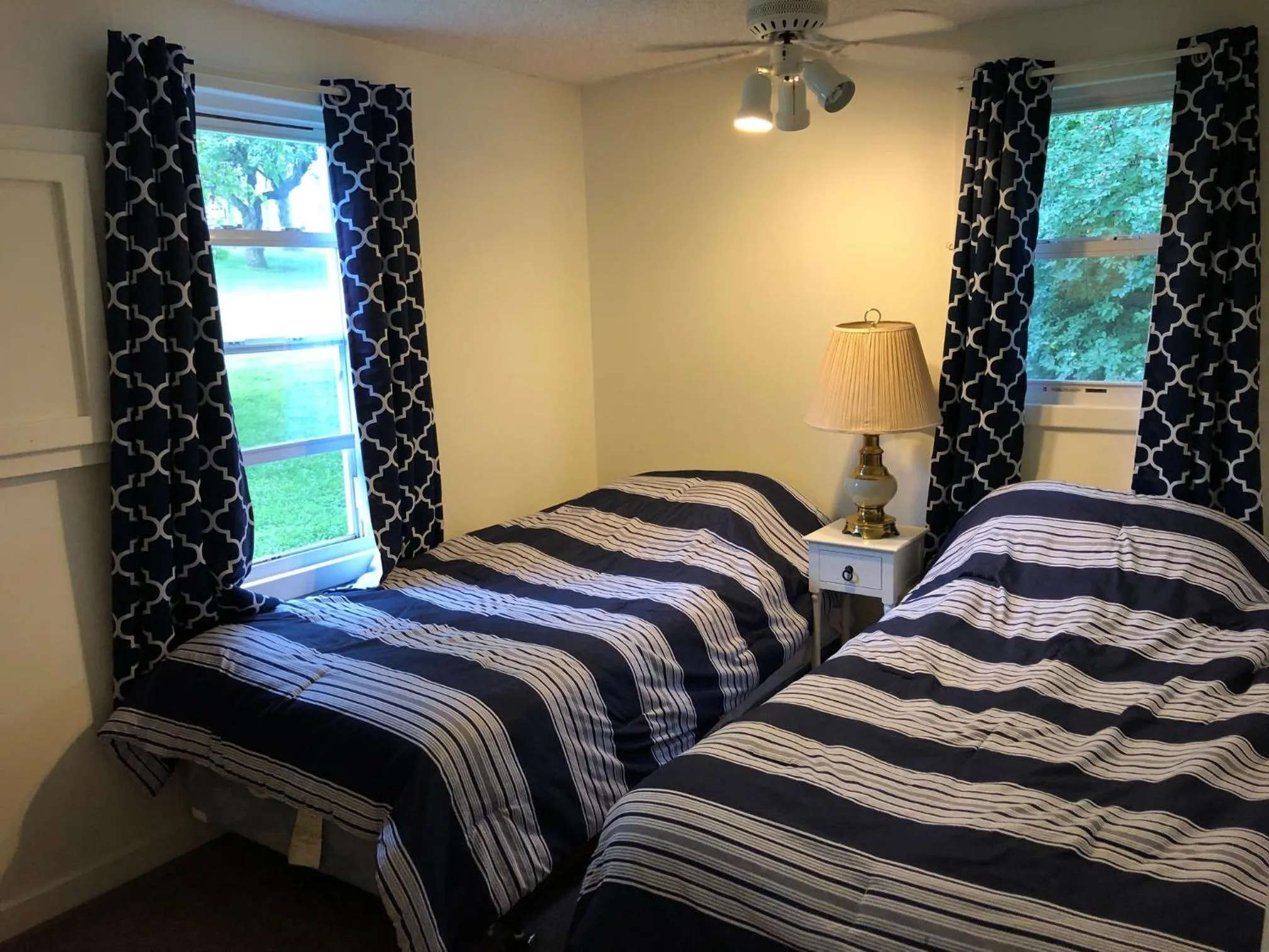 Bedroom, Bed in West Winds Motel & Cottages