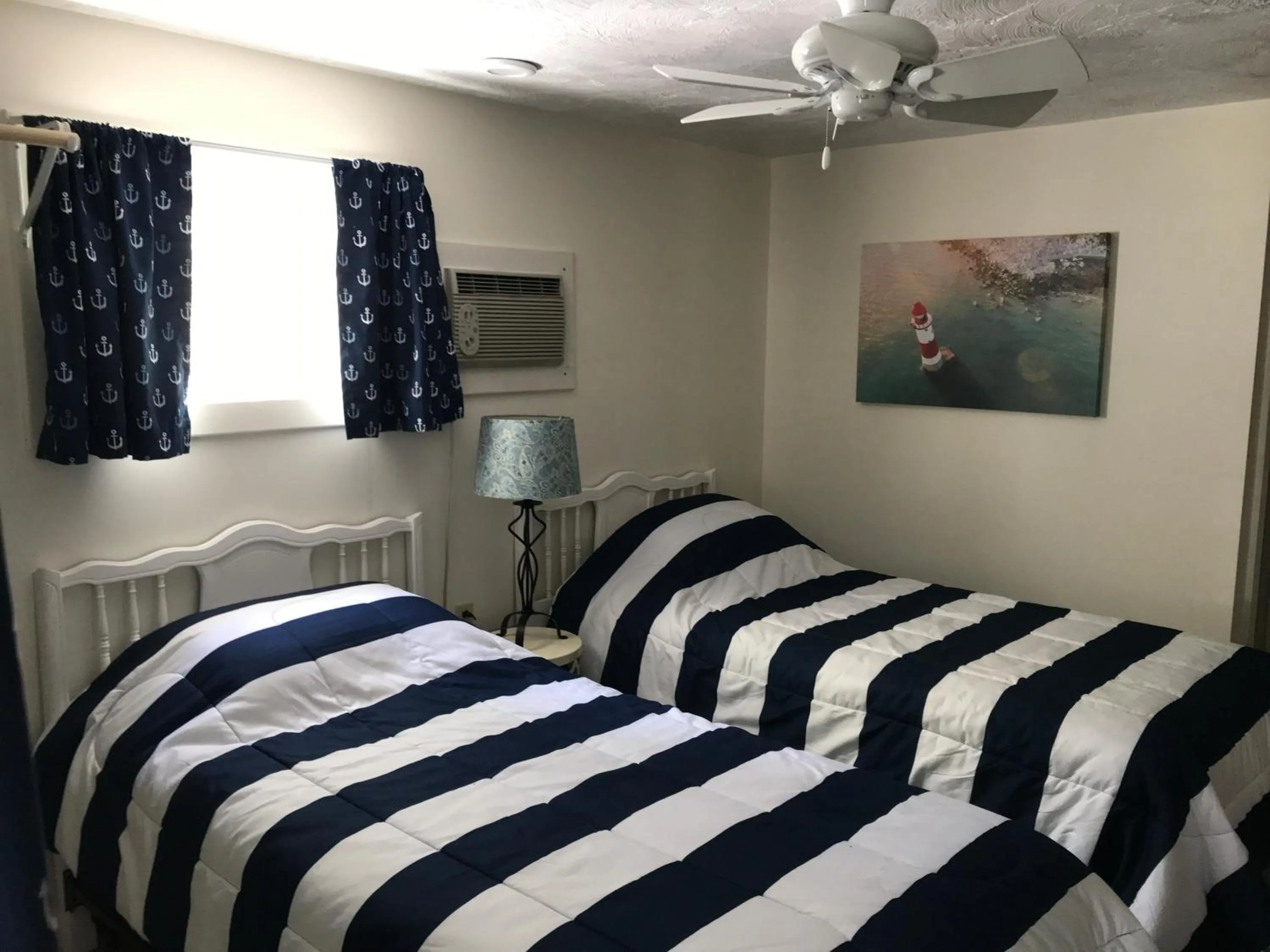 Bedroom, Bed in West Winds Motel & Cottages