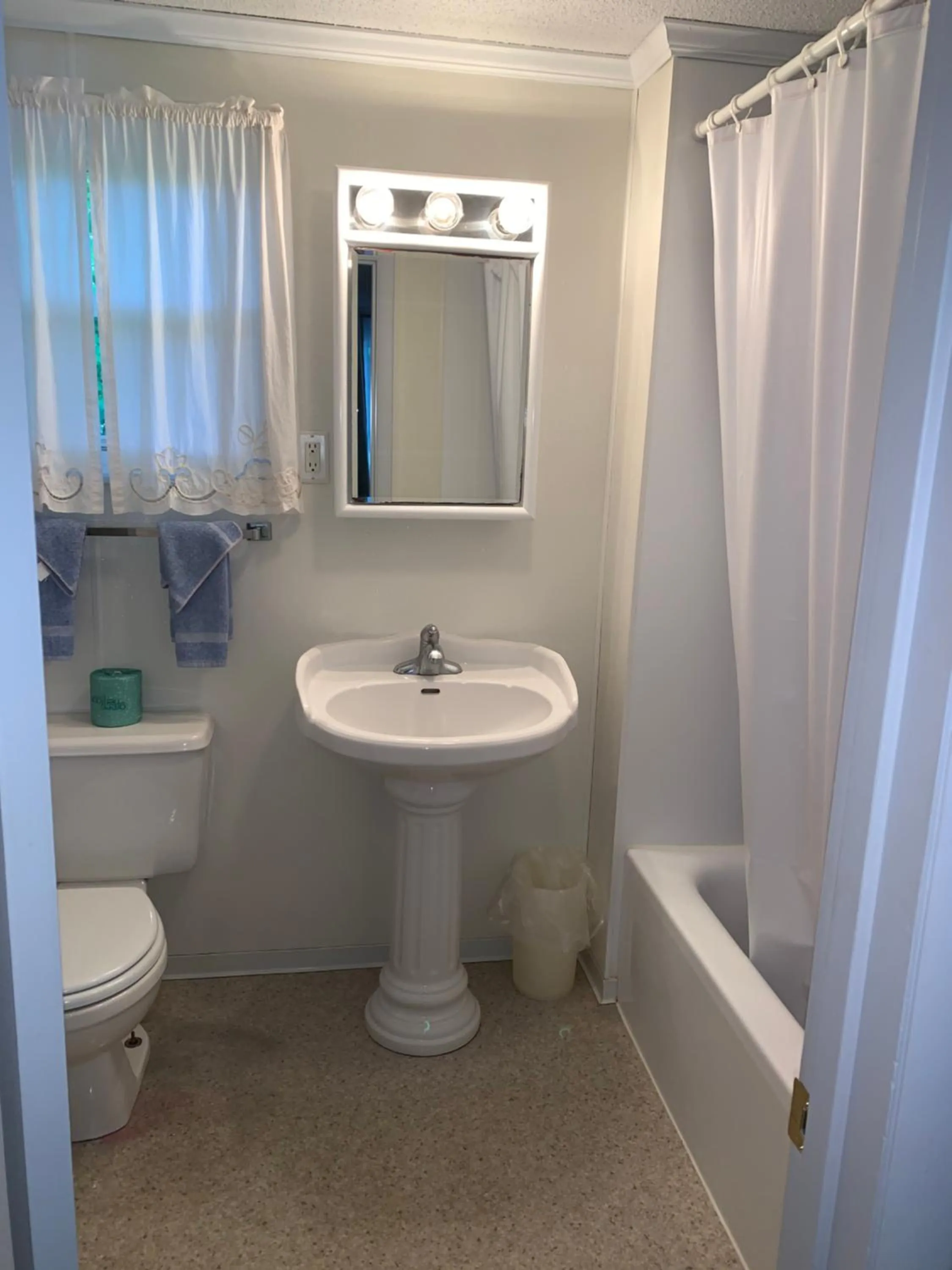 West Winds Motel & Cottages